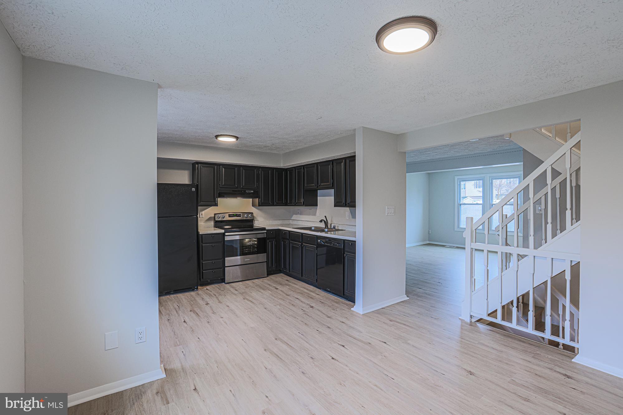 WOODS EDGE TOWNHOME CONDOMINIUMS - Residential Lease