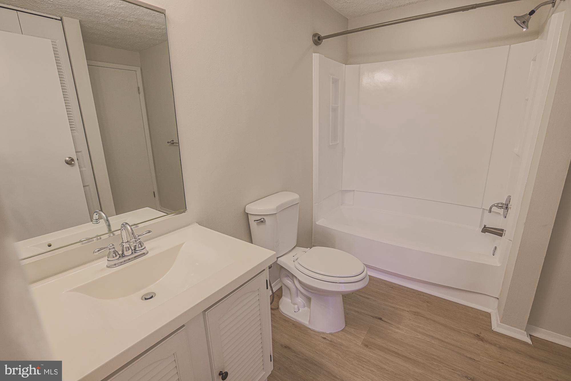 WOODS EDGE TOWNHOME CONDOMINIUMS - Residential Lease