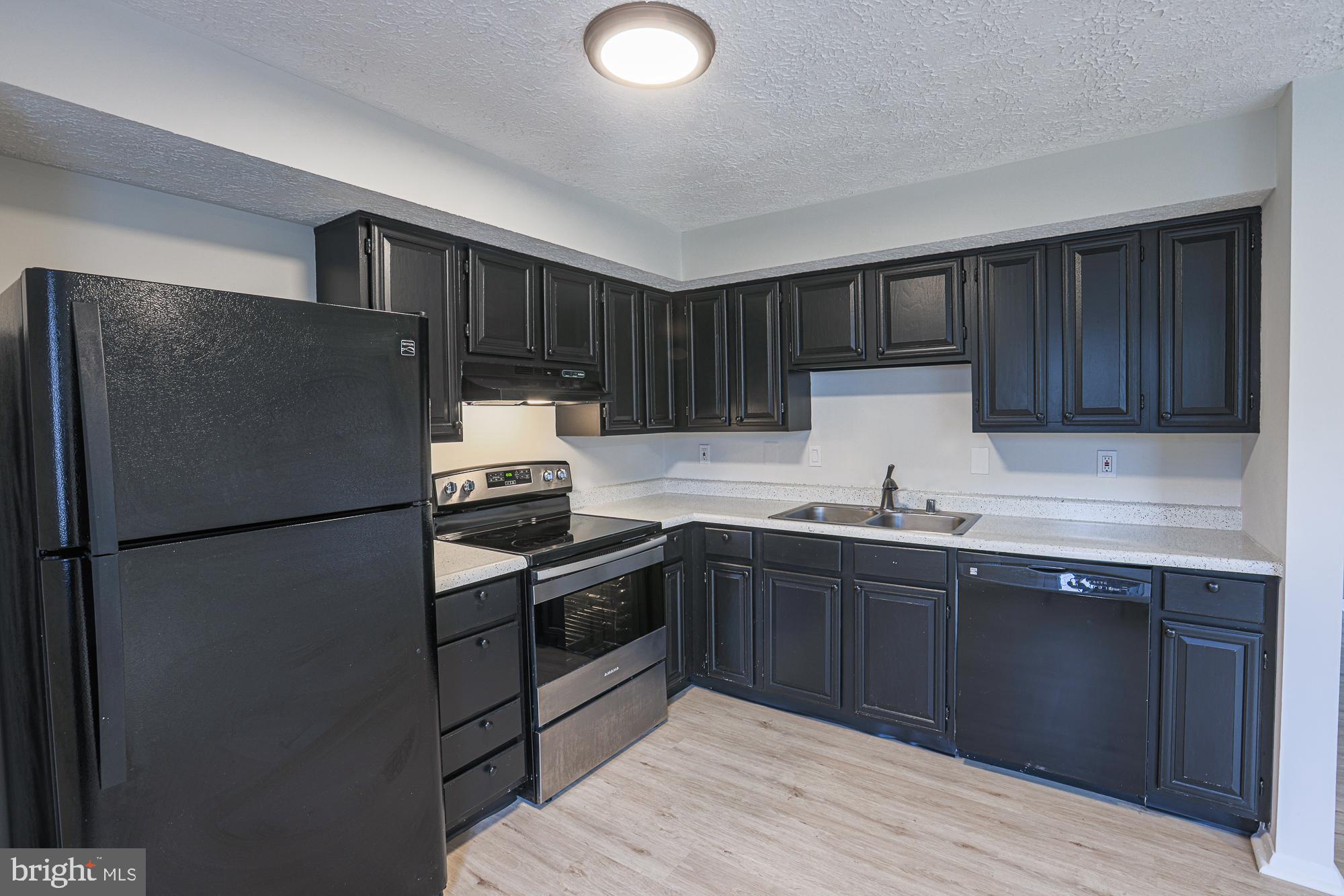 WOODS EDGE TOWNHOME CONDOMINIUMS - Residential Lease