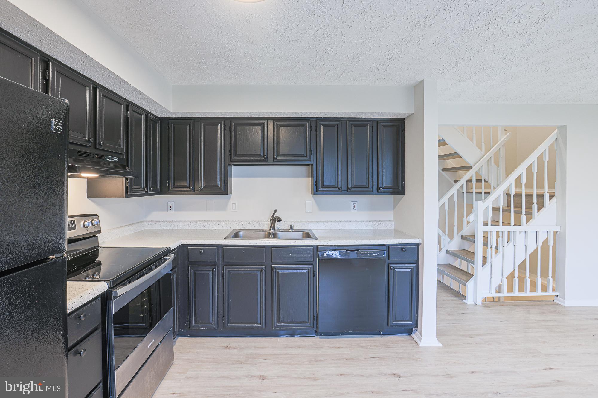 WOODS EDGE TOWNHOME CONDOMINIUMS - Residential Lease