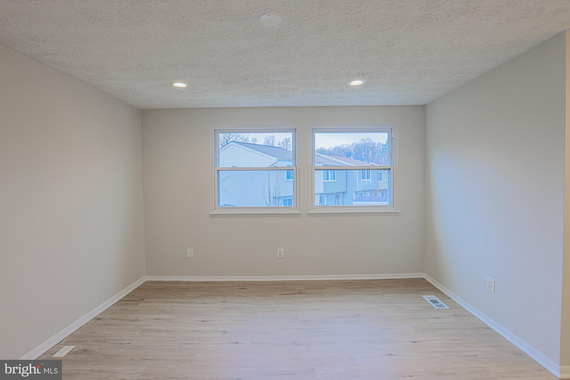 WOODS EDGE TOWNHOME CONDOMINIUMS - Residential Lease