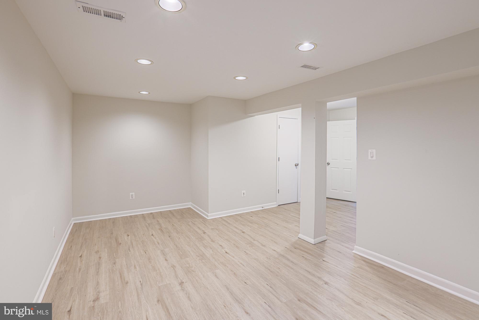 WOODS EDGE TOWNHOME CONDOMINIUMS - Residential Lease