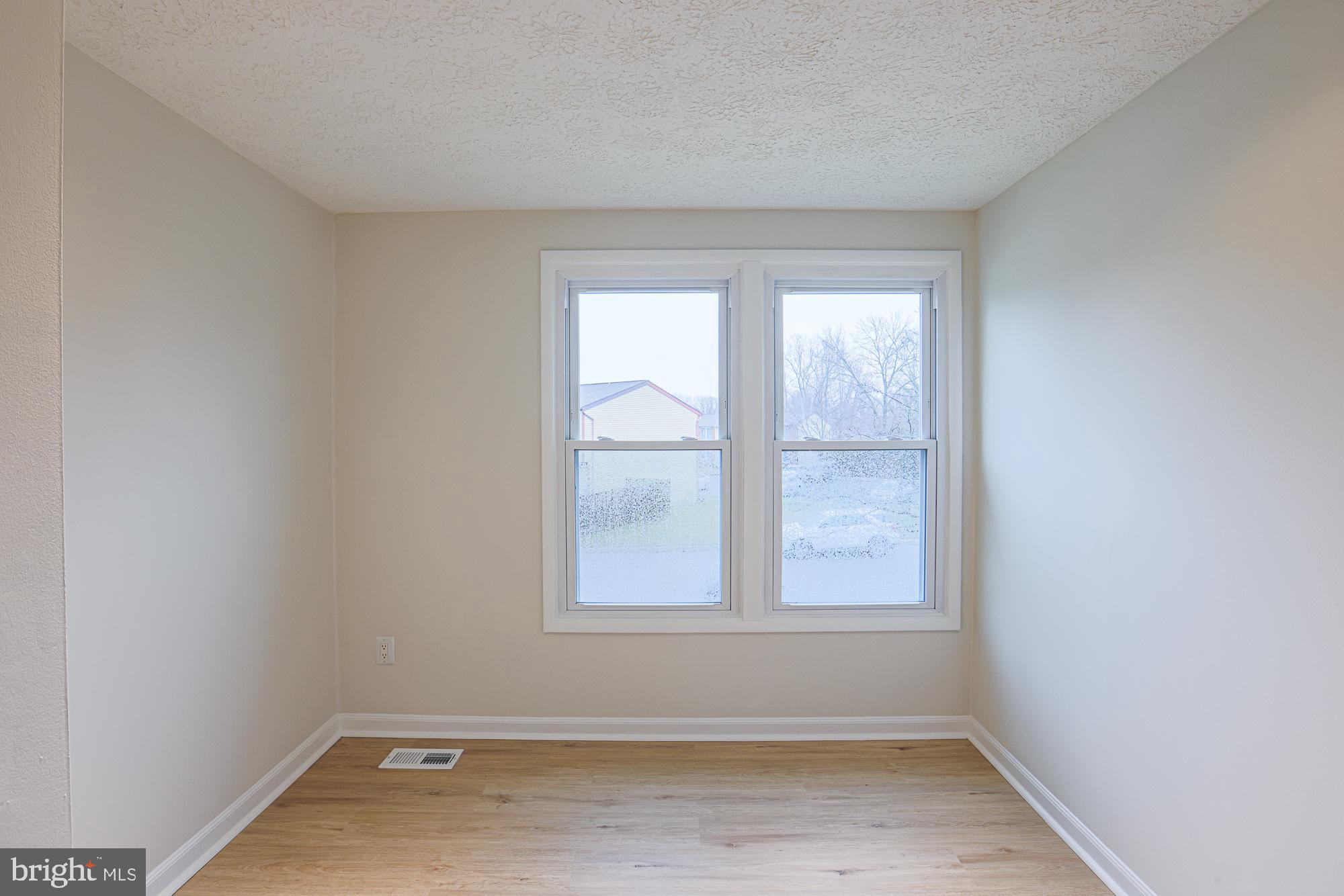 WOODS EDGE TOWNHOME CONDOMINIUMS - Residential Lease