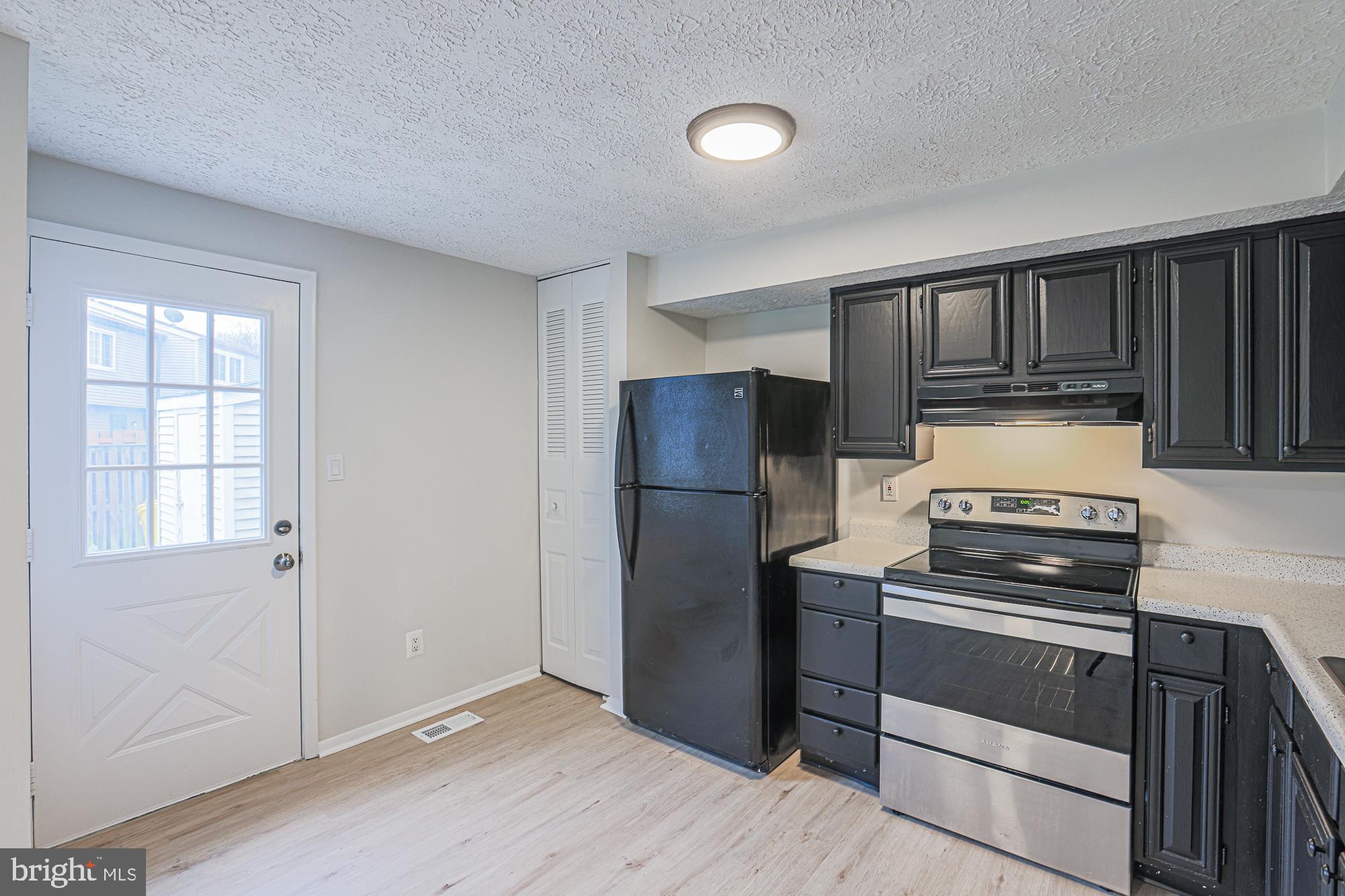 WOODS EDGE TOWNHOME CONDOMINIUMS - Residential Lease