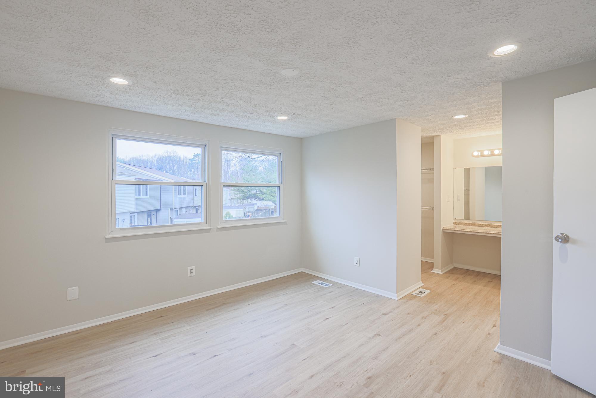 WOODS EDGE TOWNHOME CONDOMINIUMS - Residential Lease