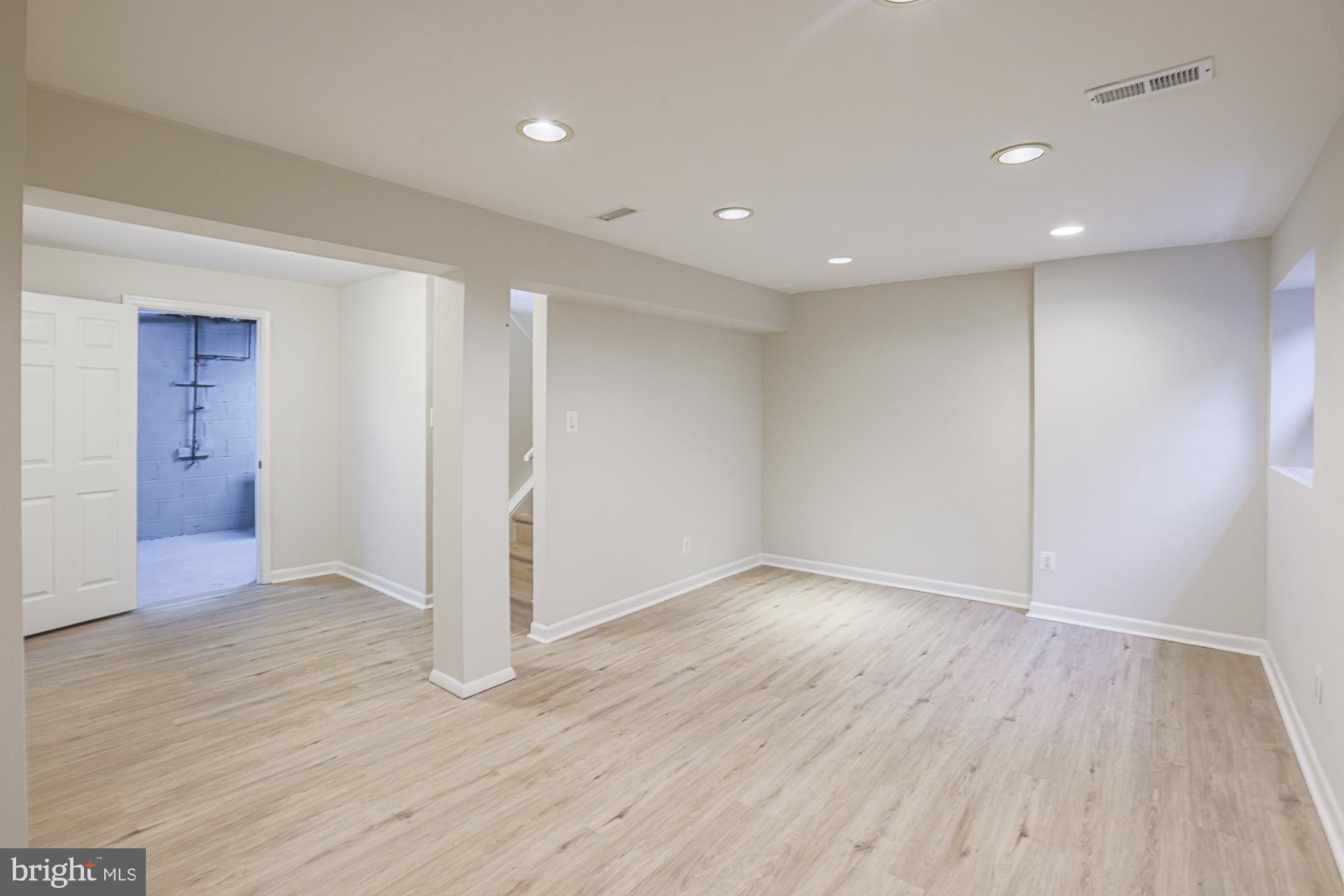 WOODS EDGE TOWNHOME CONDOMINIUMS - Residential Lease