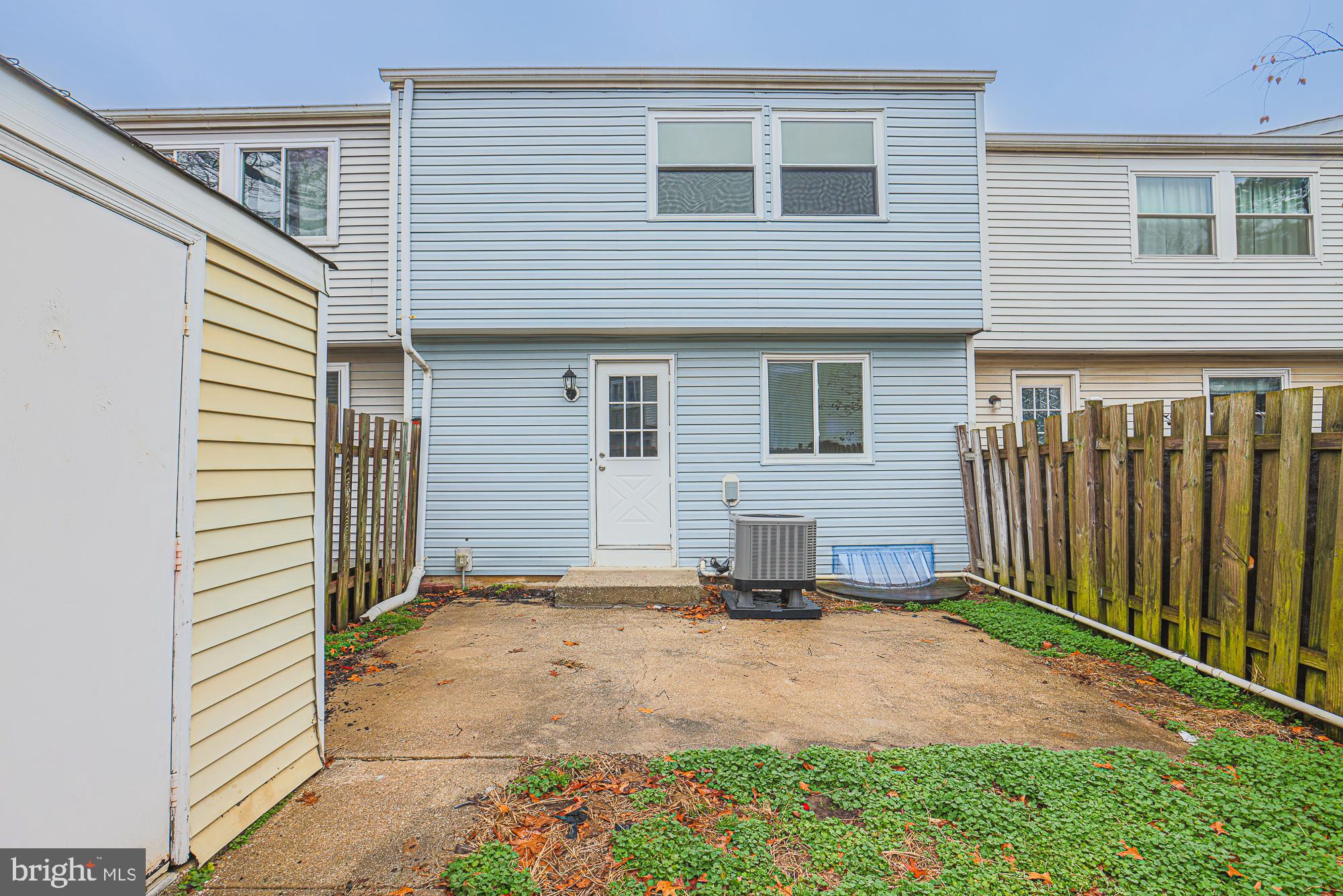 WOODS EDGE TOWNHOME CONDOMINIUMS - Residential Lease