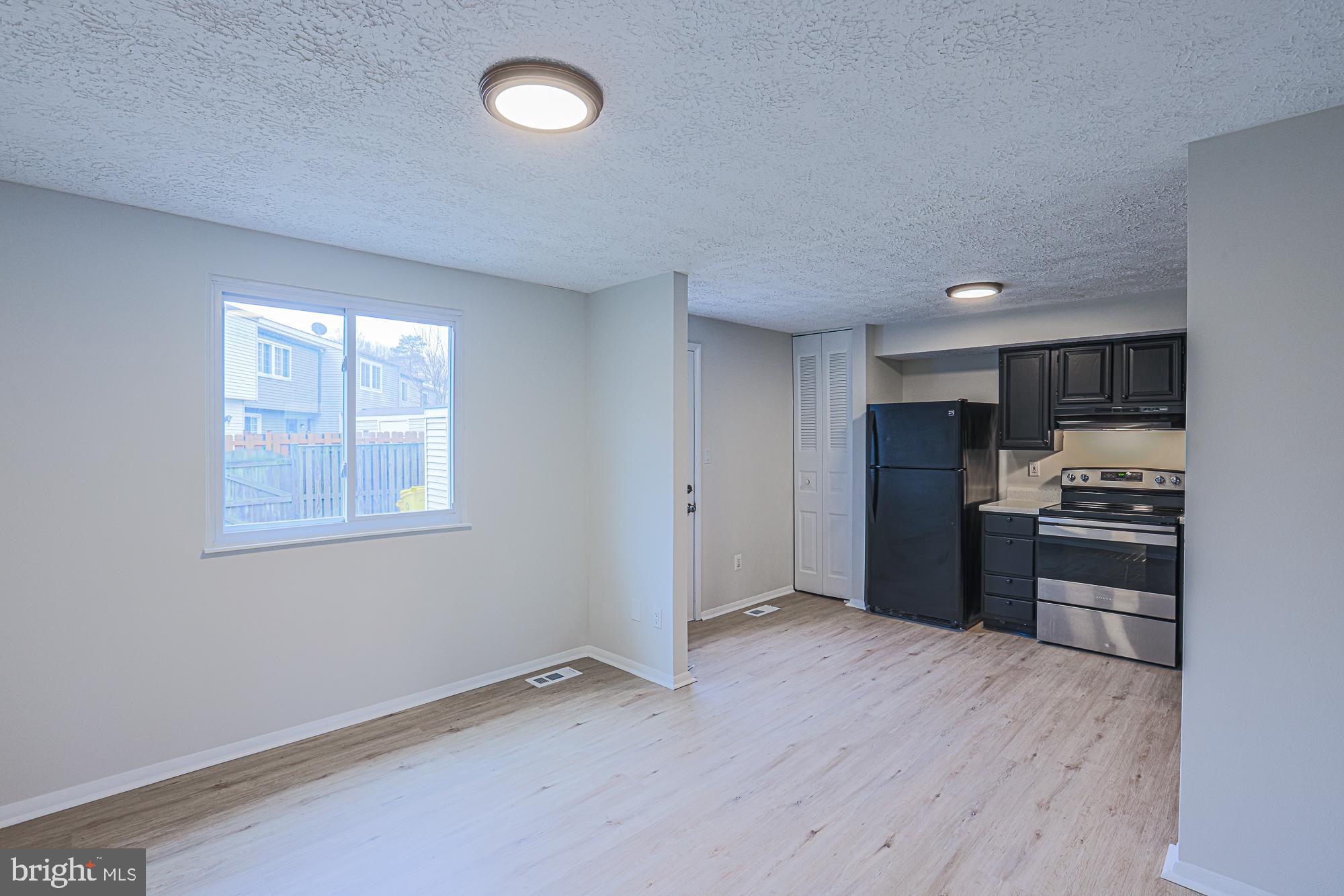 WOODS EDGE TOWNHOME CONDOMINIUMS - Residential Lease