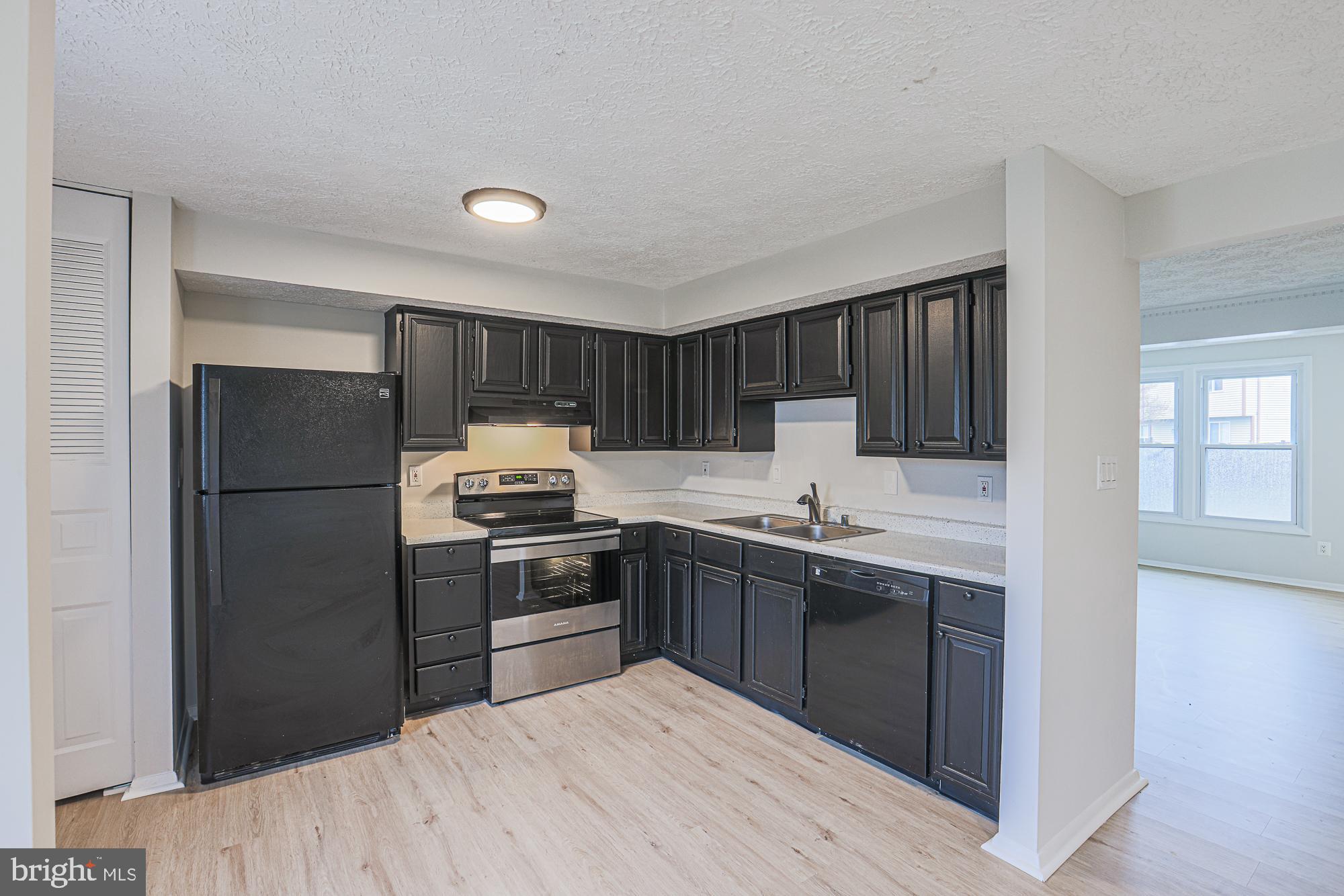 WOODS EDGE TOWNHOME CONDOMINIUMS - Residential Lease