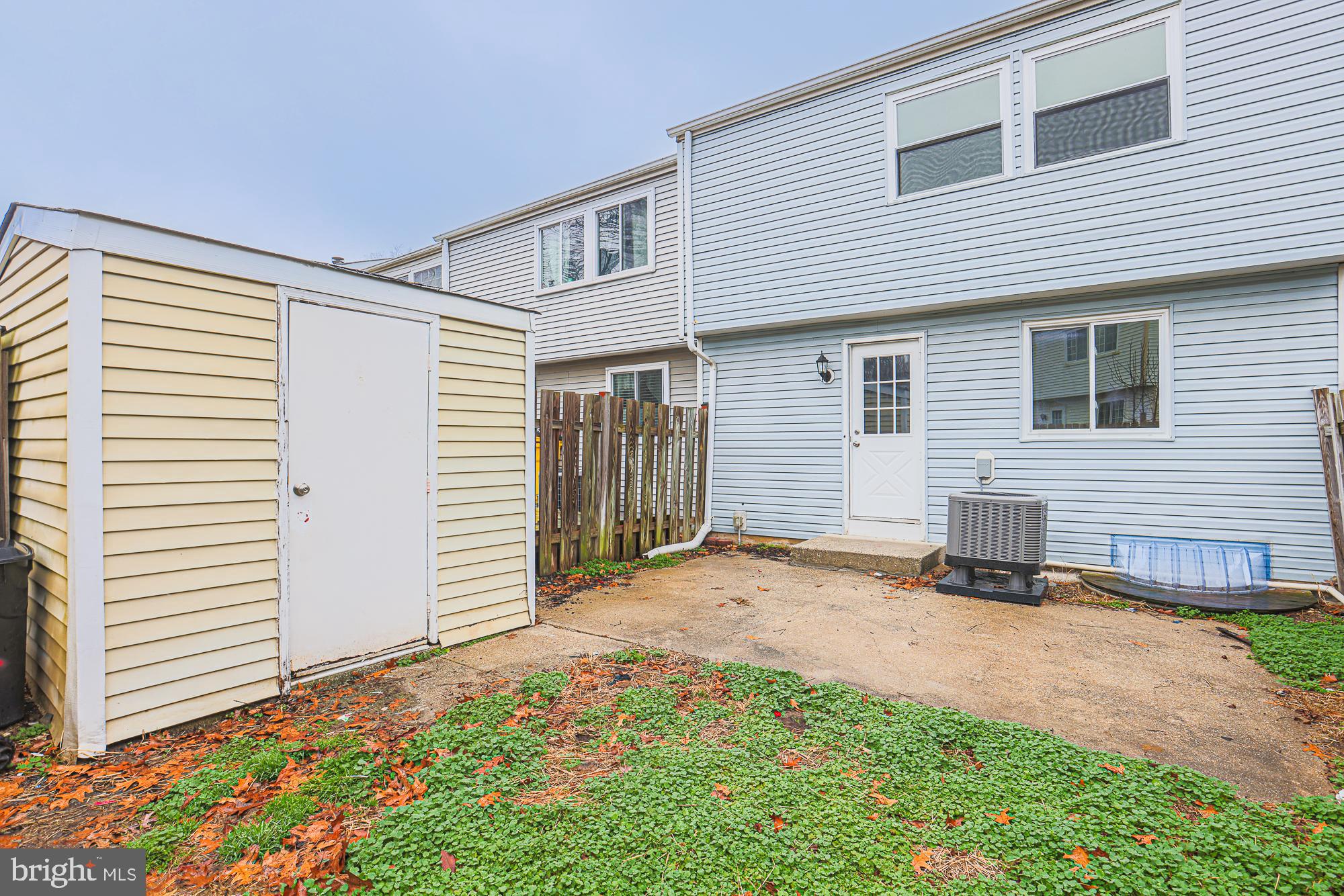 WOODS EDGE TOWNHOME CONDOMINIUMS - Residential Lease