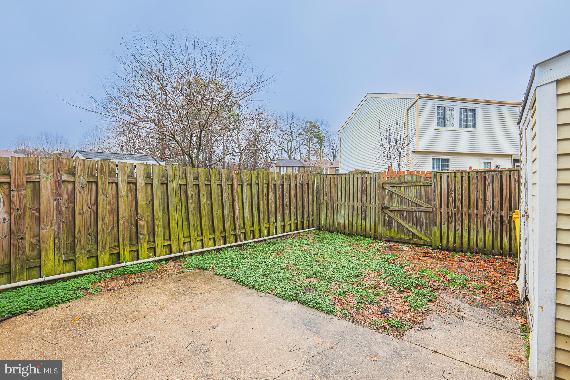 WOODS EDGE TOWNHOME CONDOMINIUMS - Residential Lease