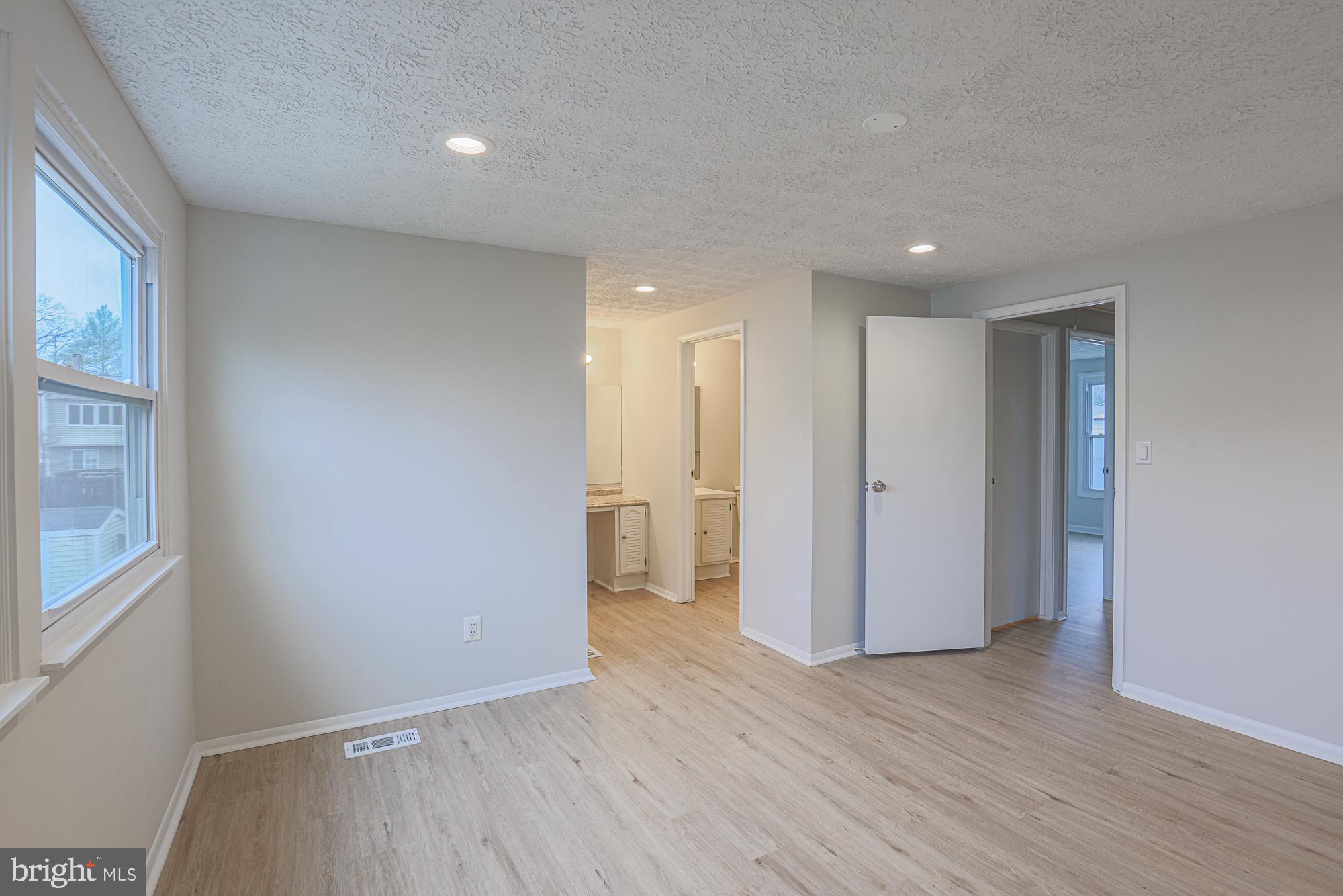 WOODS EDGE TOWNHOME CONDOMINIUMS - Residential Lease