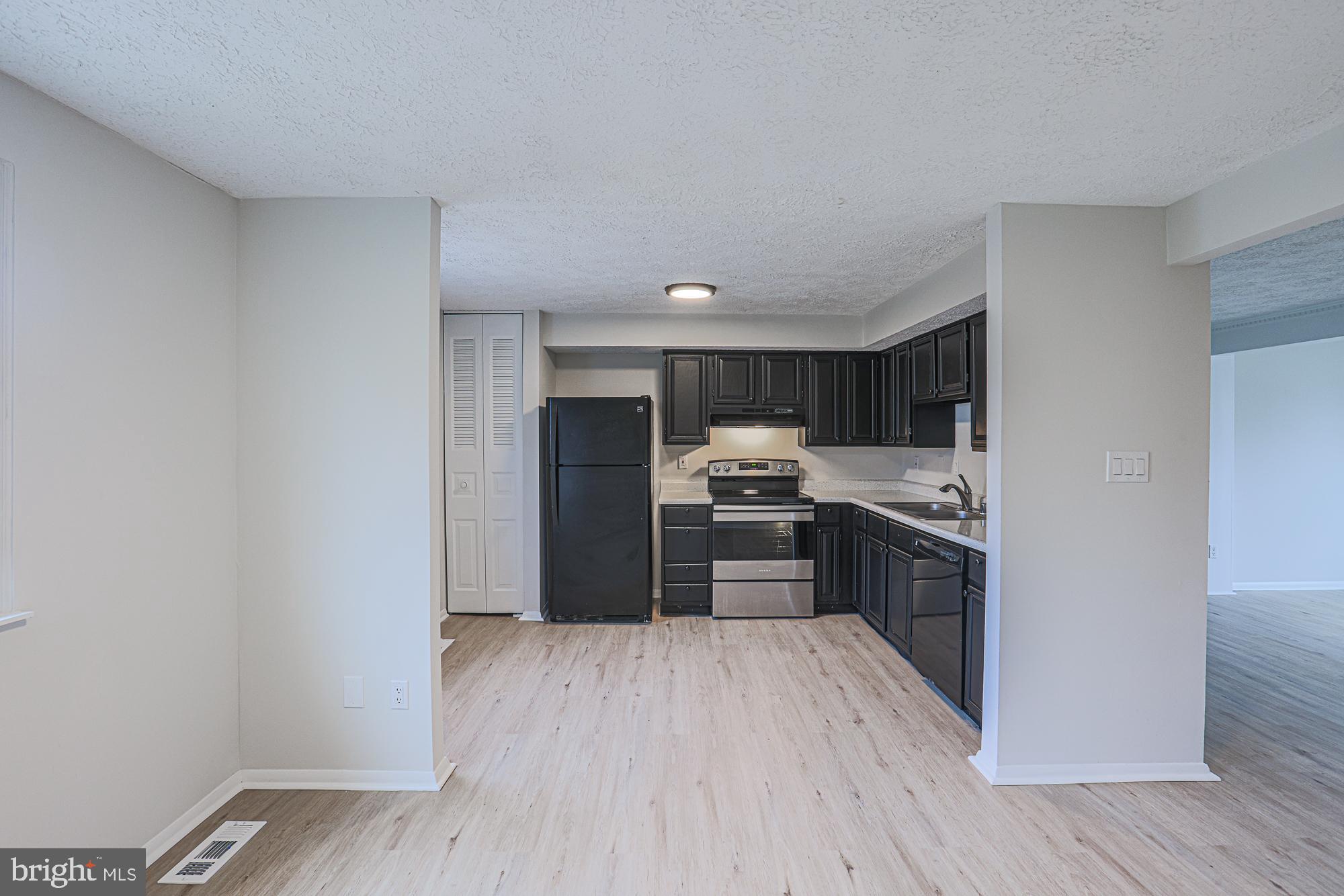 WOODS EDGE TOWNHOME CONDOMINIUMS - Residential Lease