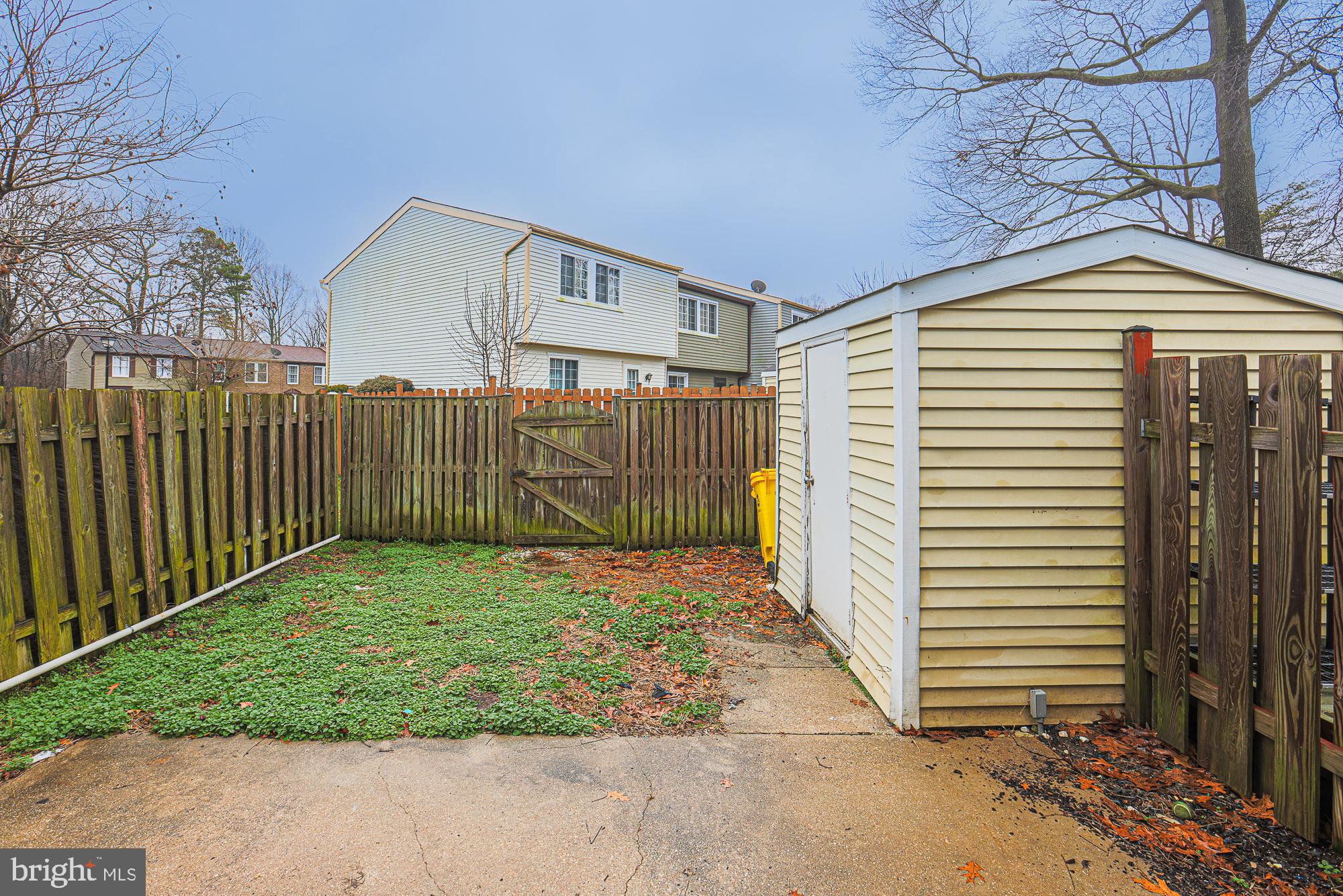 WOODS EDGE TOWNHOME CONDOMINIUMS - Residential Lease