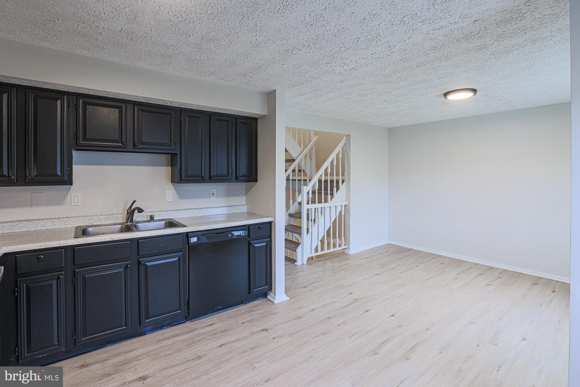 WOODS EDGE TOWNHOME CONDOMINIUMS - Residential Lease