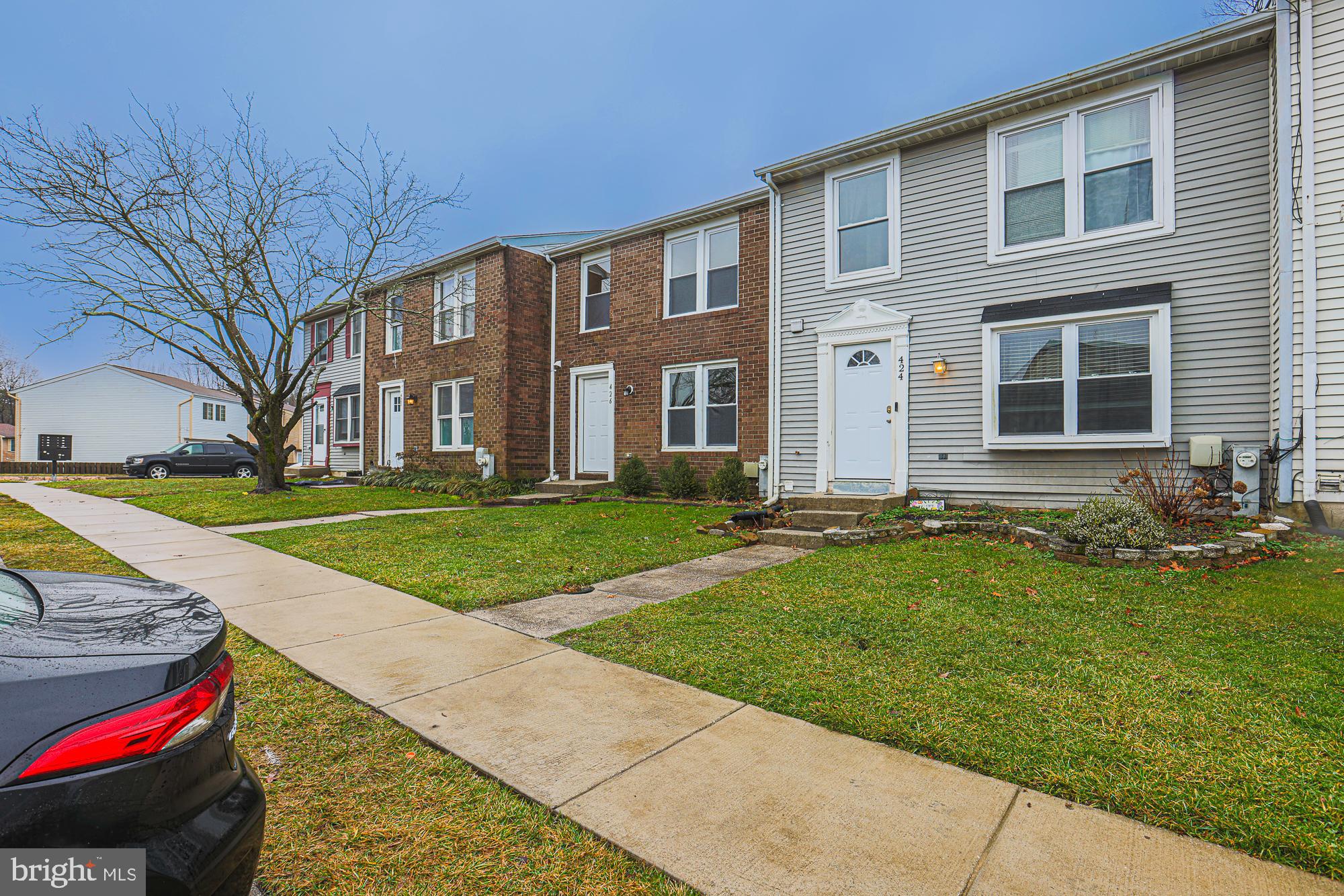 WOODS EDGE TOWNHOME CONDOMINIUMS - Residential Lease