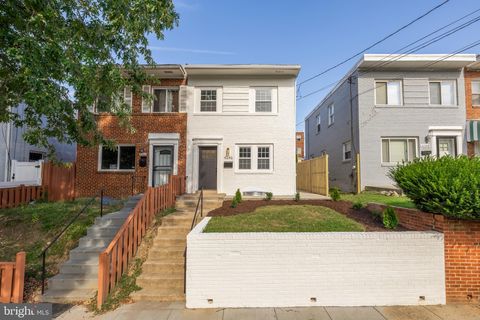 Photo of 4246 Southern Avenue SE, WASHINGTON, DC 20019 (MLS # DCDC2223020) Photo of 4246 Southern Avenue SE, WASHINGTON, DC 20019 (MLS # DCDC2223020)