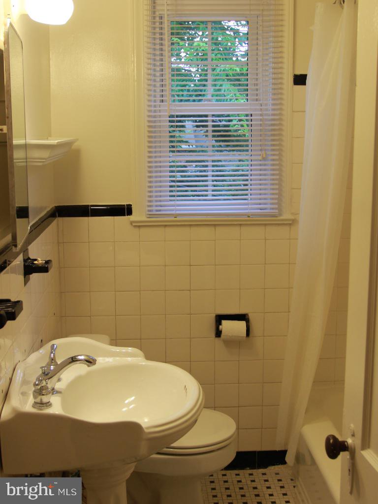 LYON PARK - Residential Lease