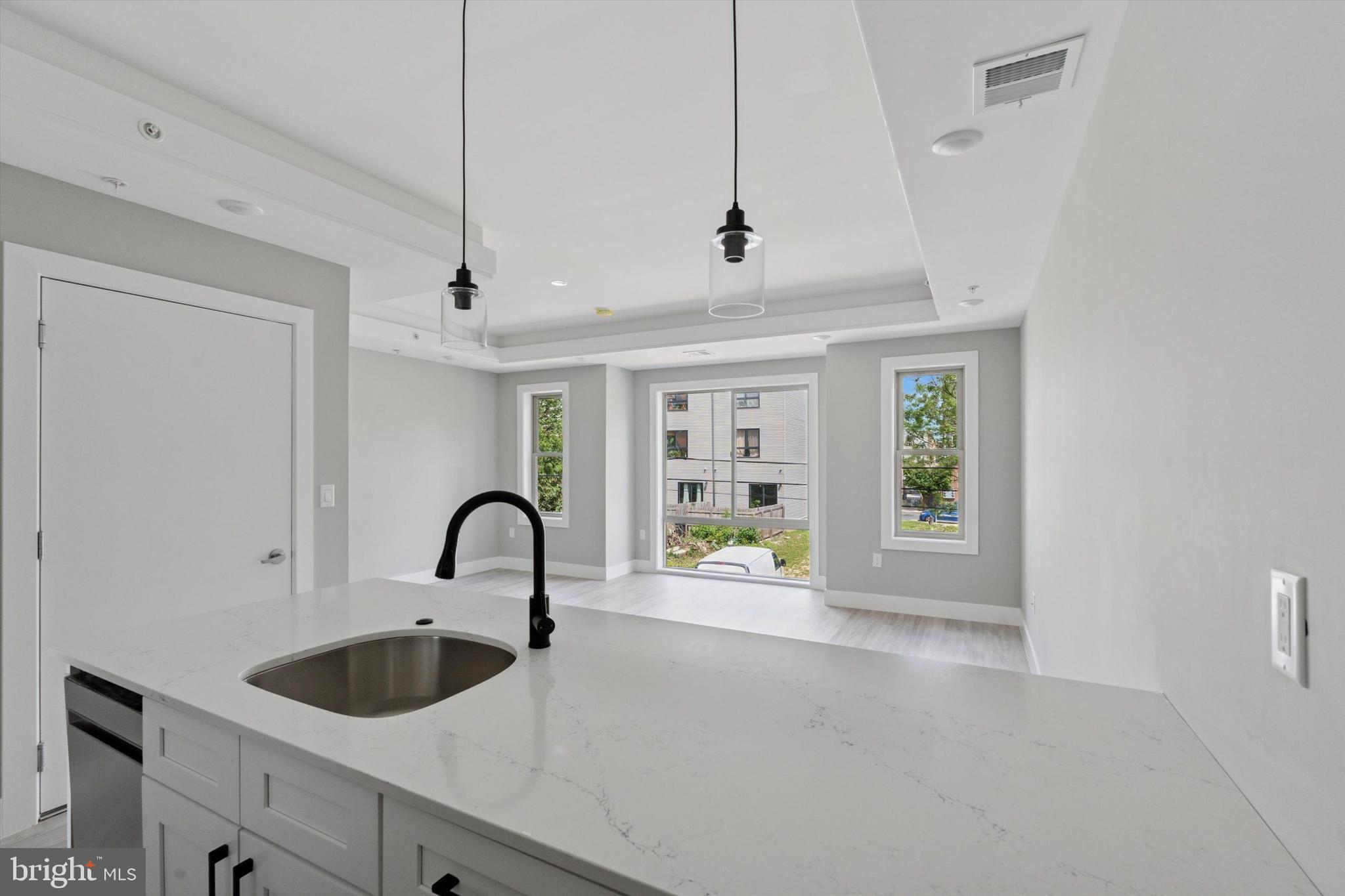 OLDE KENSINGTON - Residential Lease