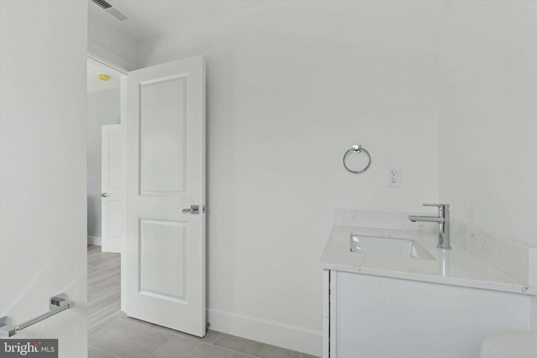 OLDE KENSINGTON - Residential Lease