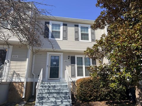 Photo of 2880 Madeira Court #17-3, WOODBRIDGE, VA 22192 (MLS # VAPW2121466)