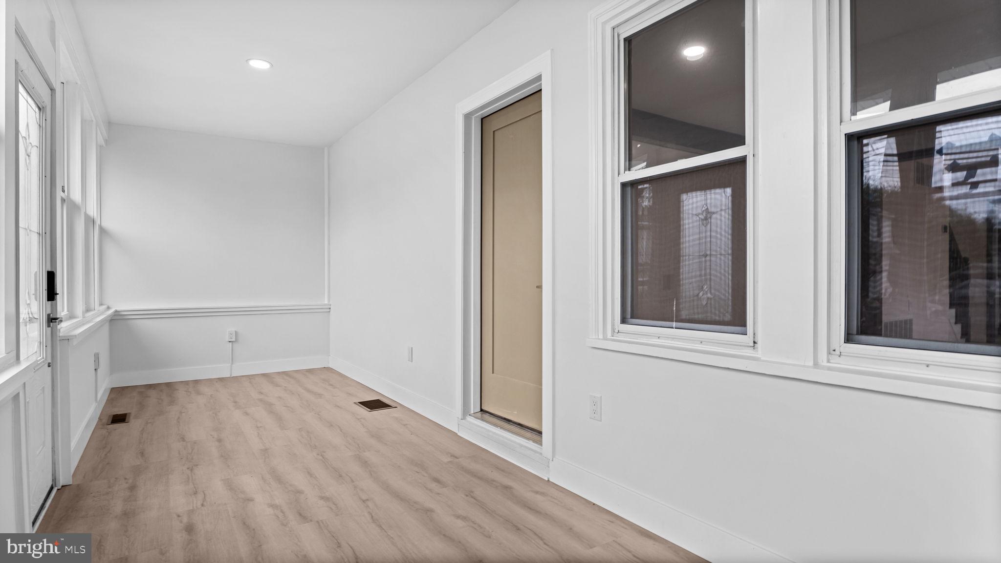 WESTBURY - Residential