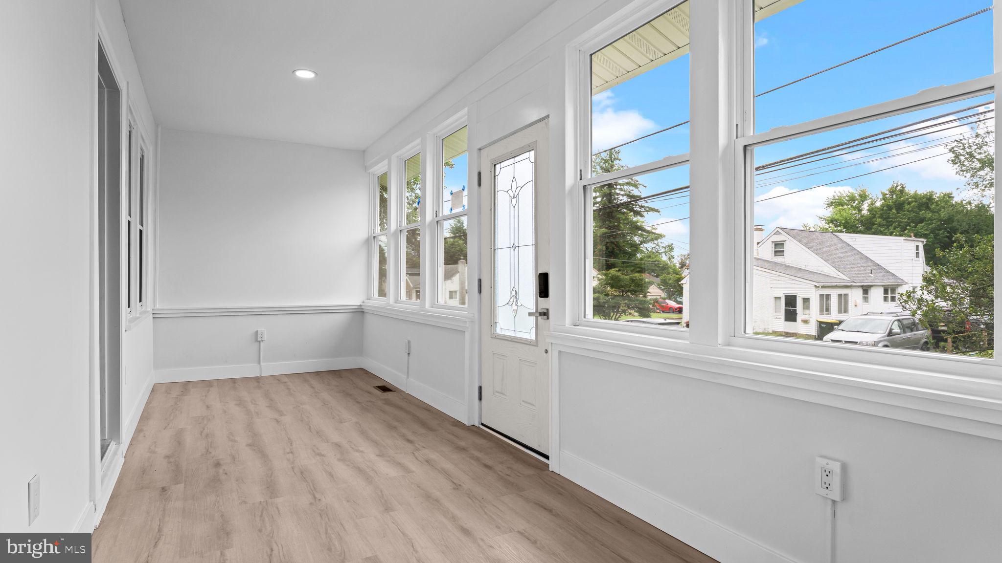 WESTBURY - Residential