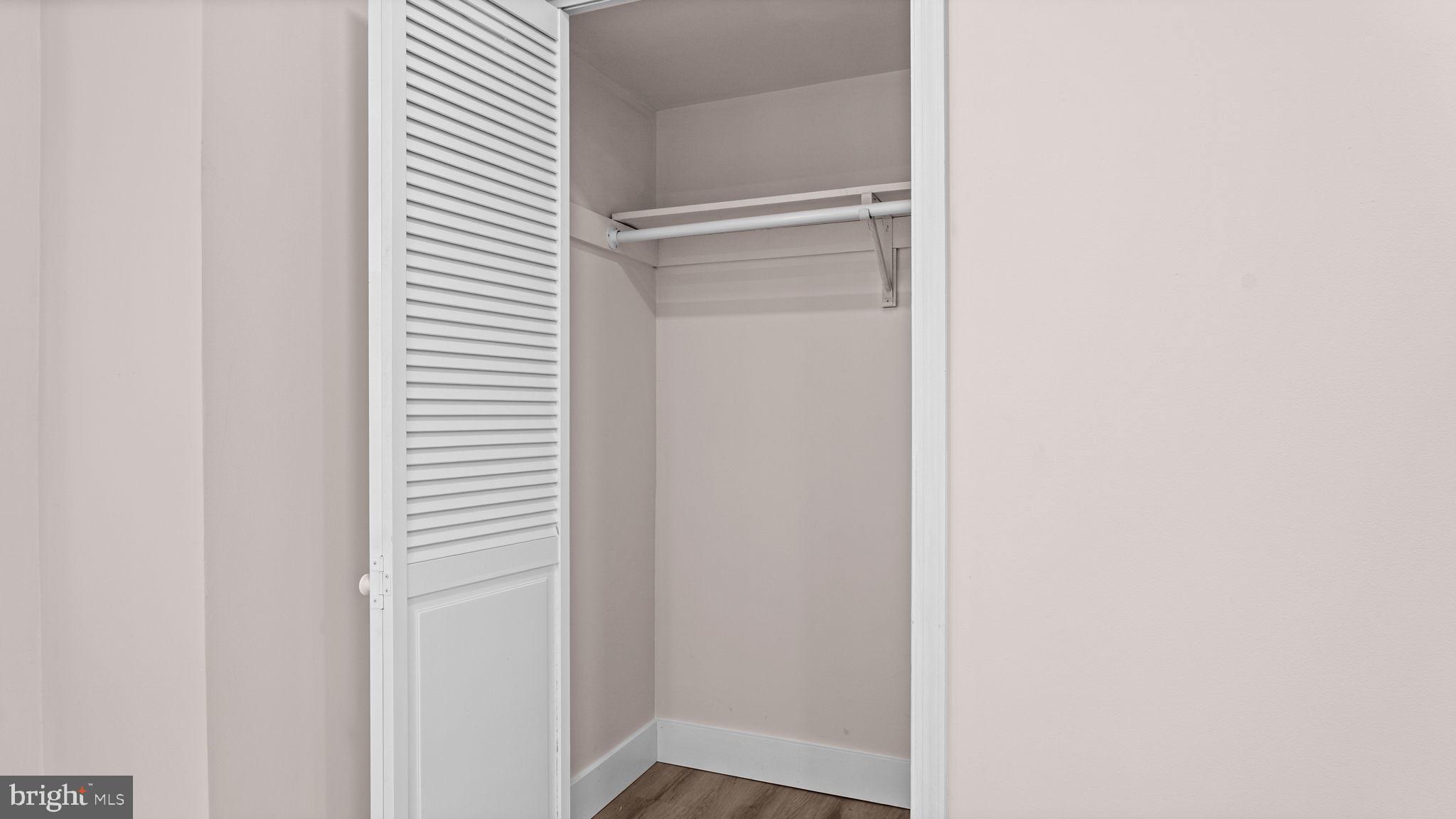 WESTBURY - Residential