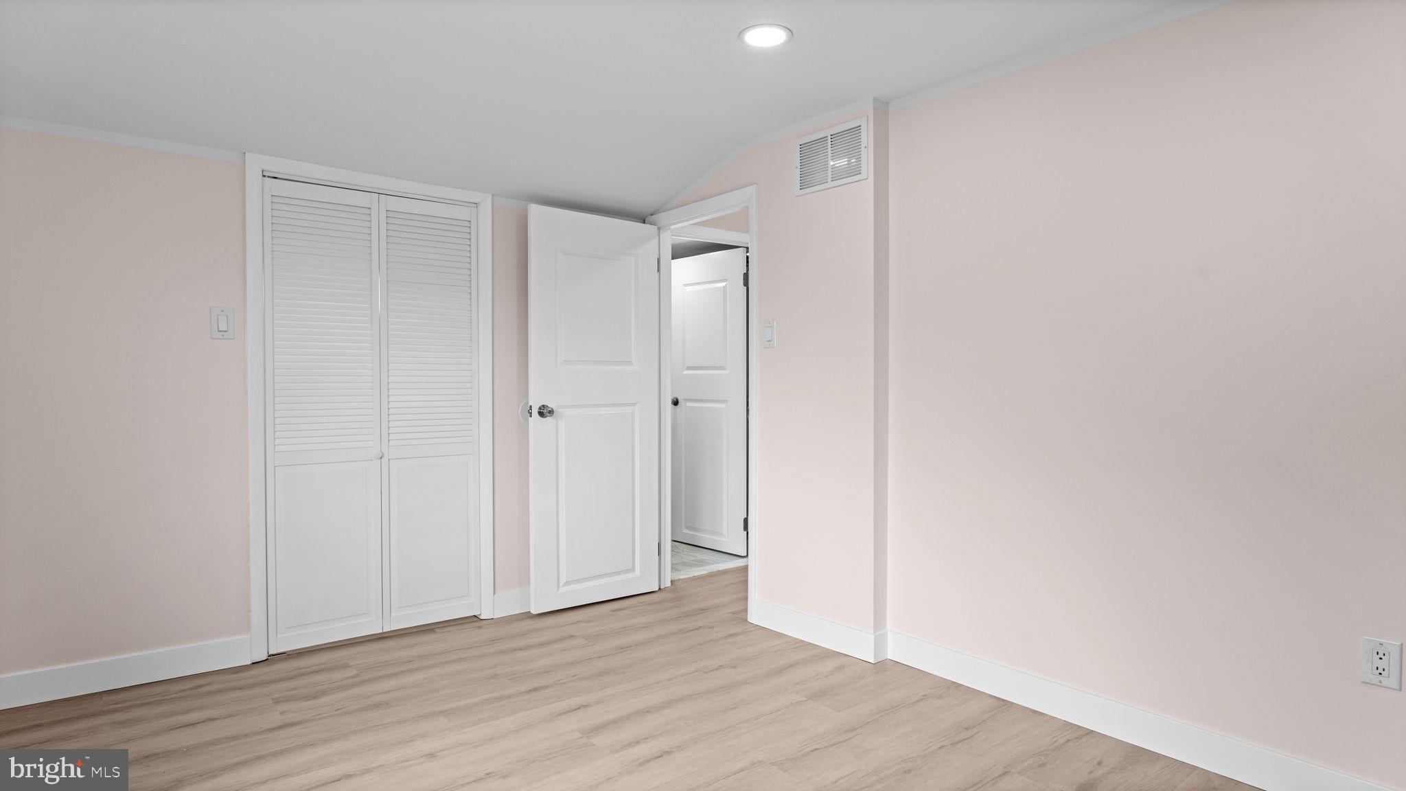 WESTBURY - Residential