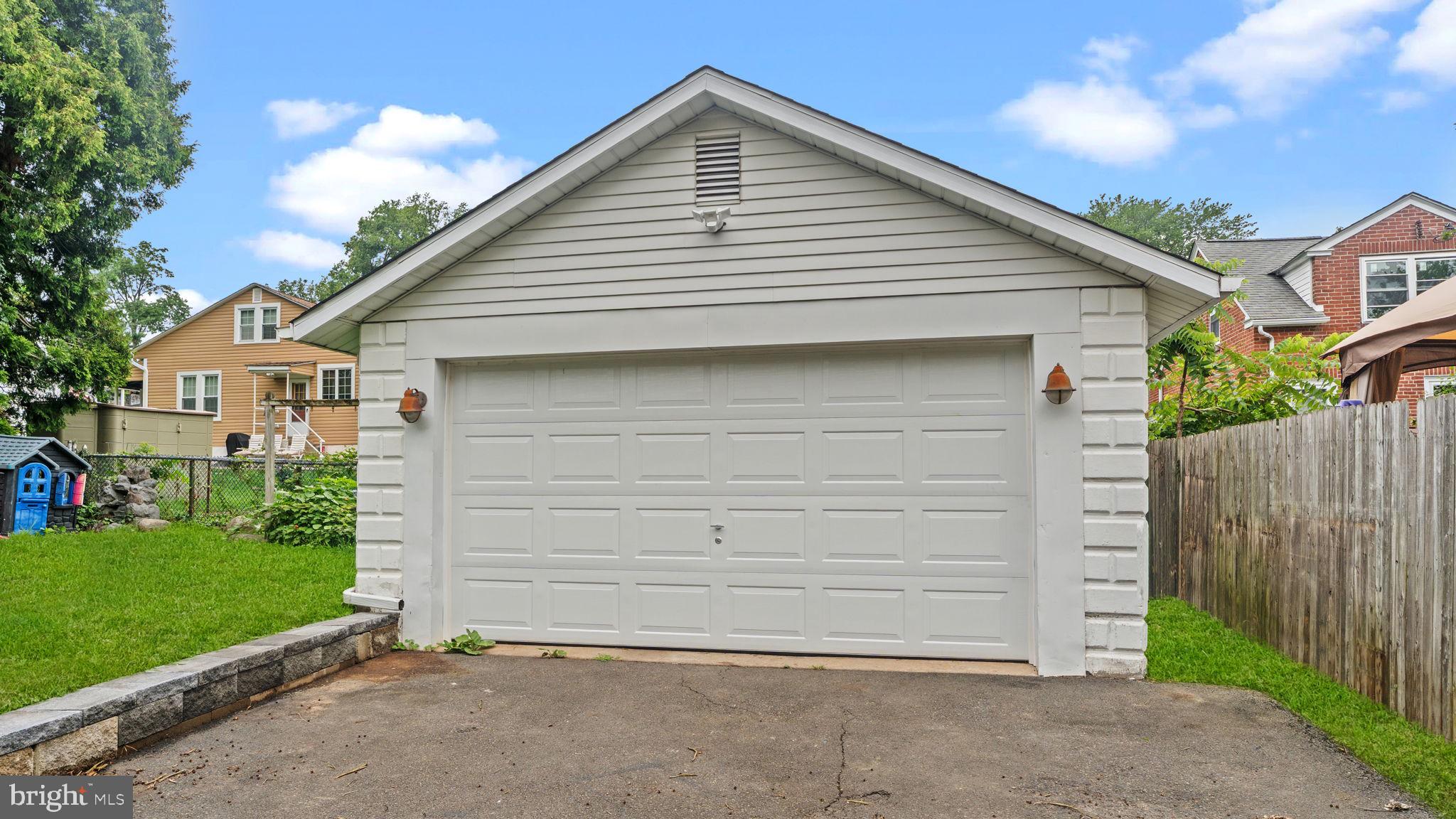 WESTBURY - Residential