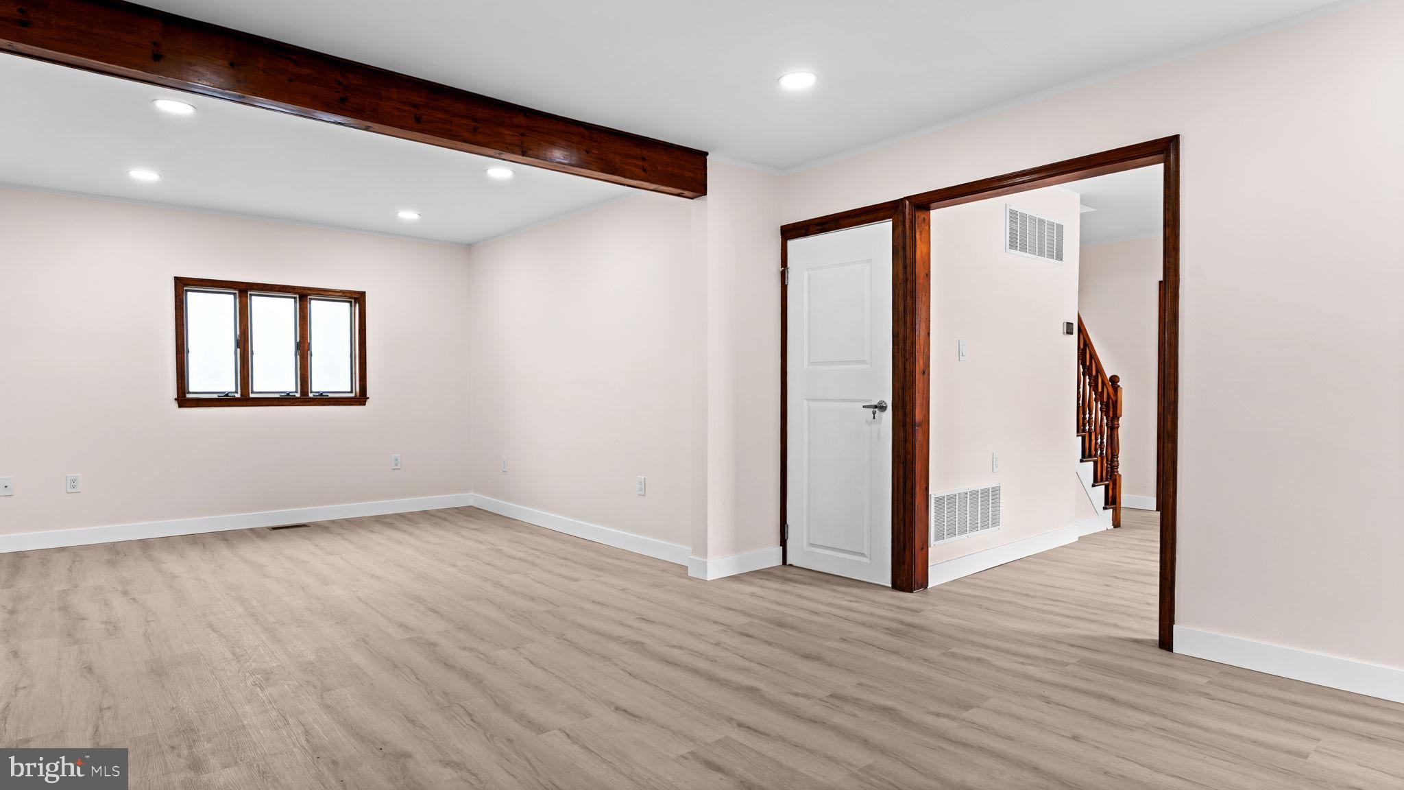 WESTBURY - Residential