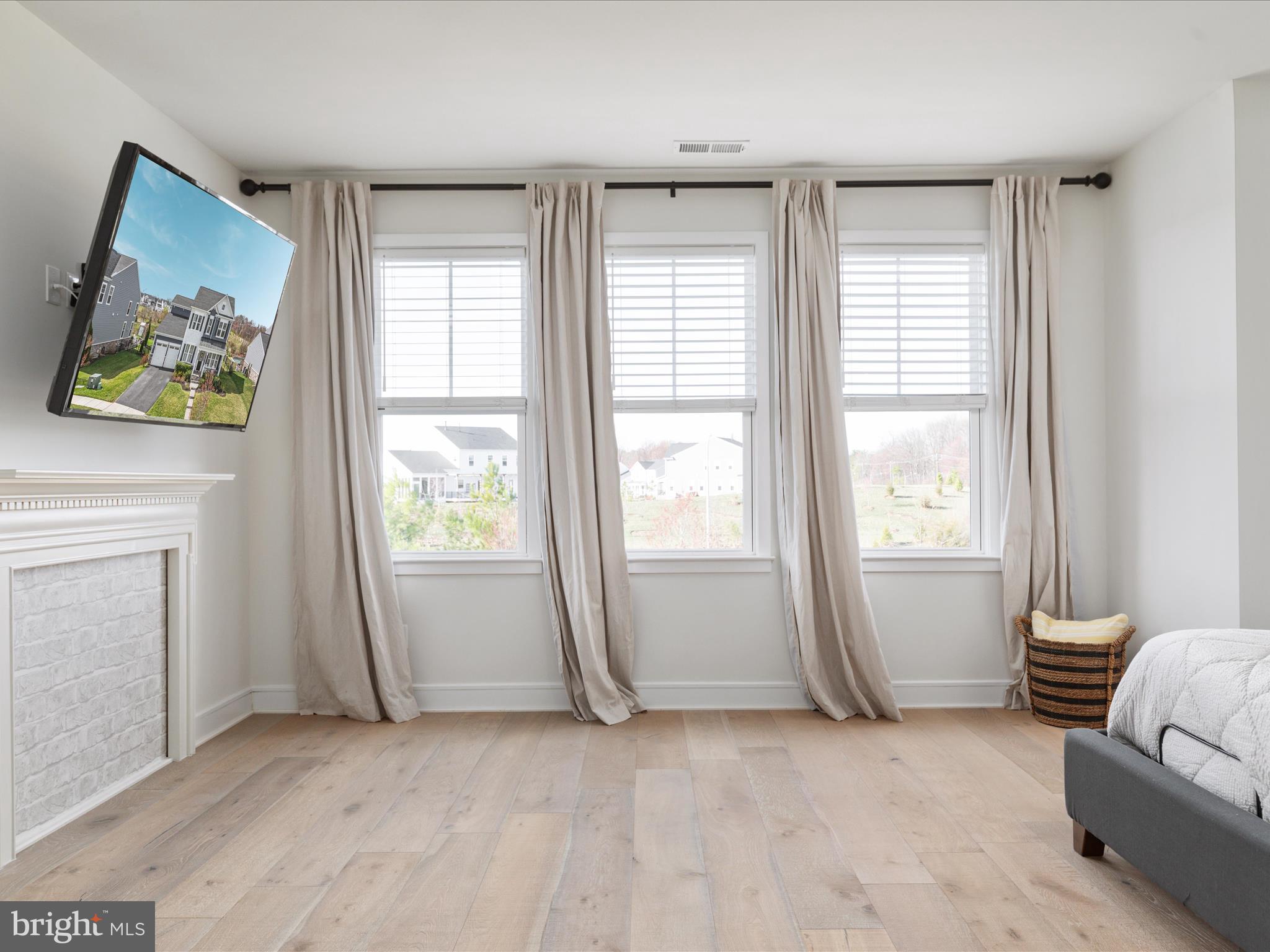 MEADOWBROOK - Residential