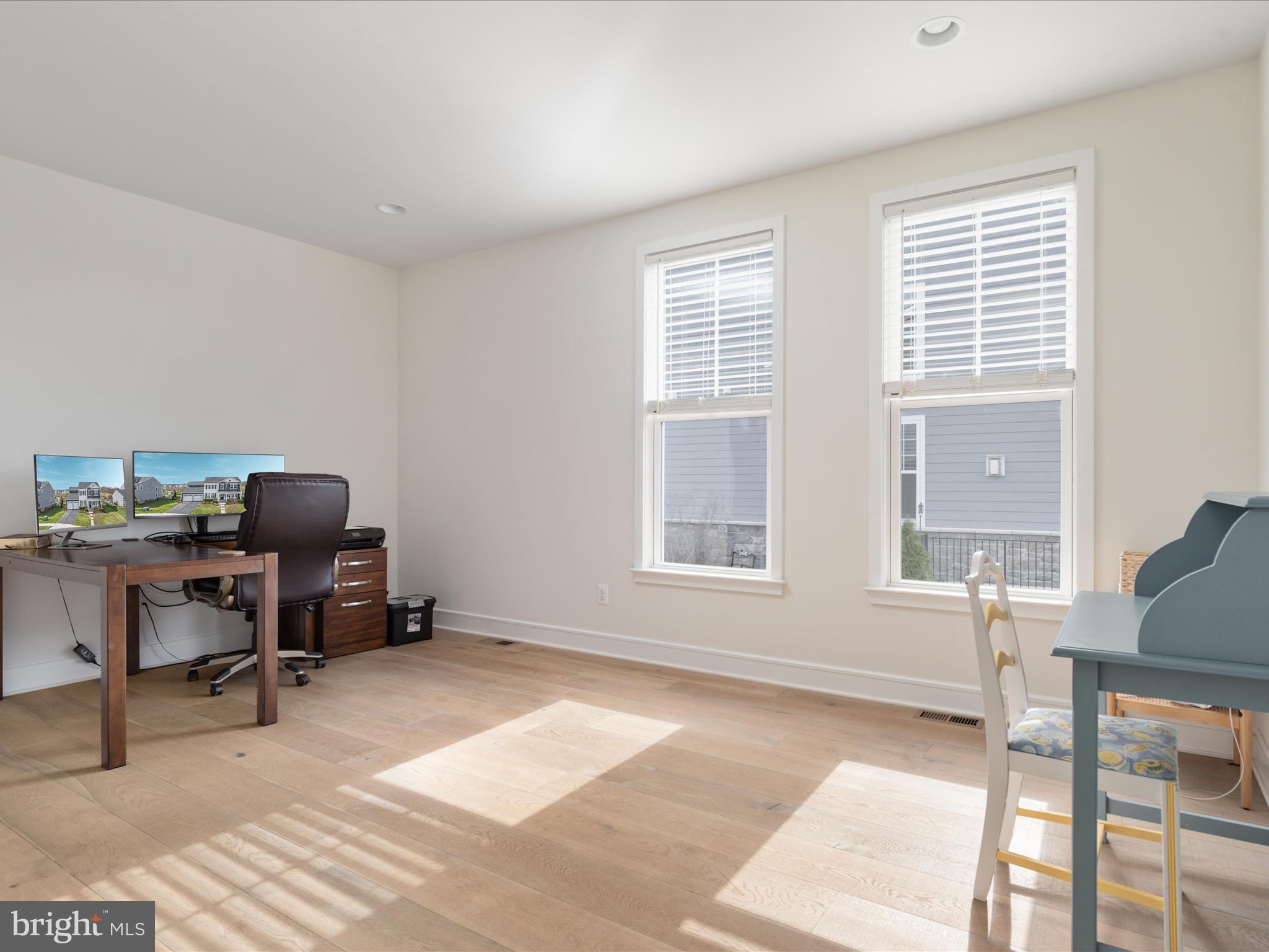 MEADOWBROOK - Residential