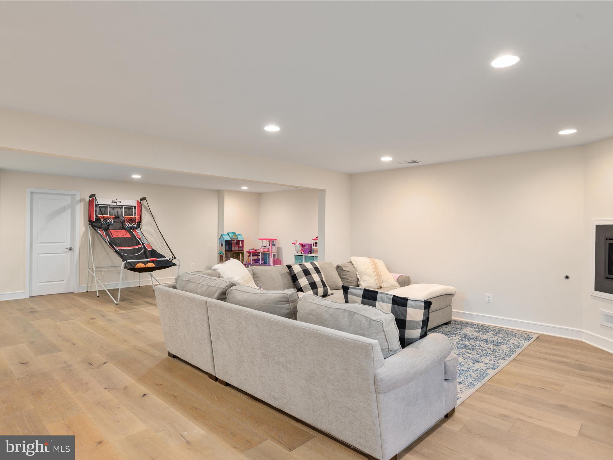 MEADOWBROOK - Residential