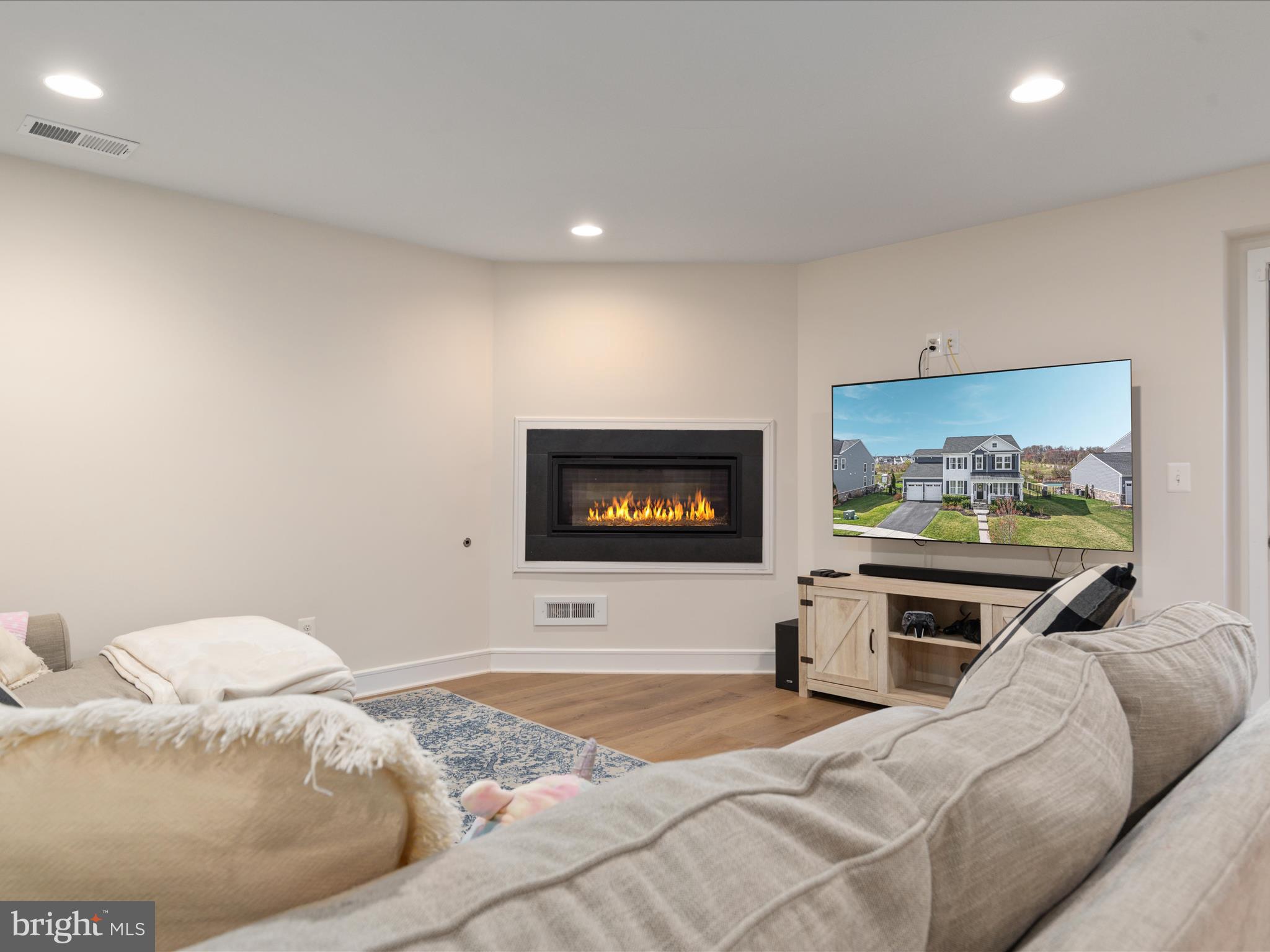 MEADOWBROOK - Residential