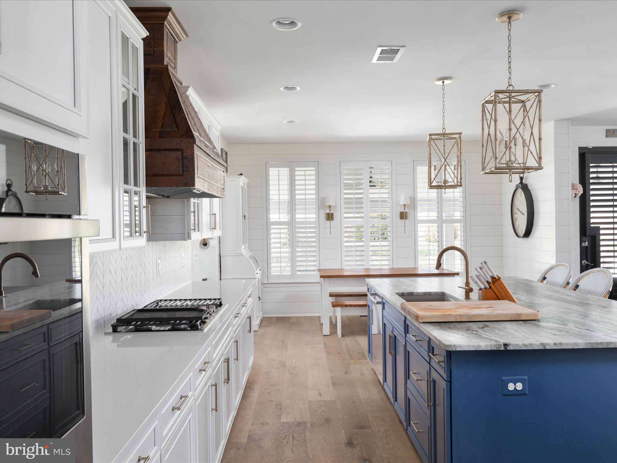 MEADOWBROOK - Residential