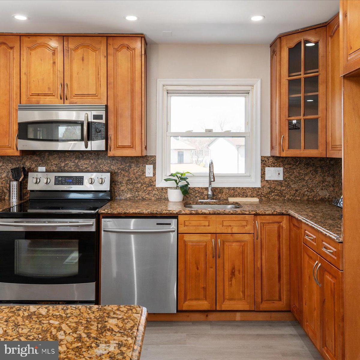 THE PROVINCES - Residential