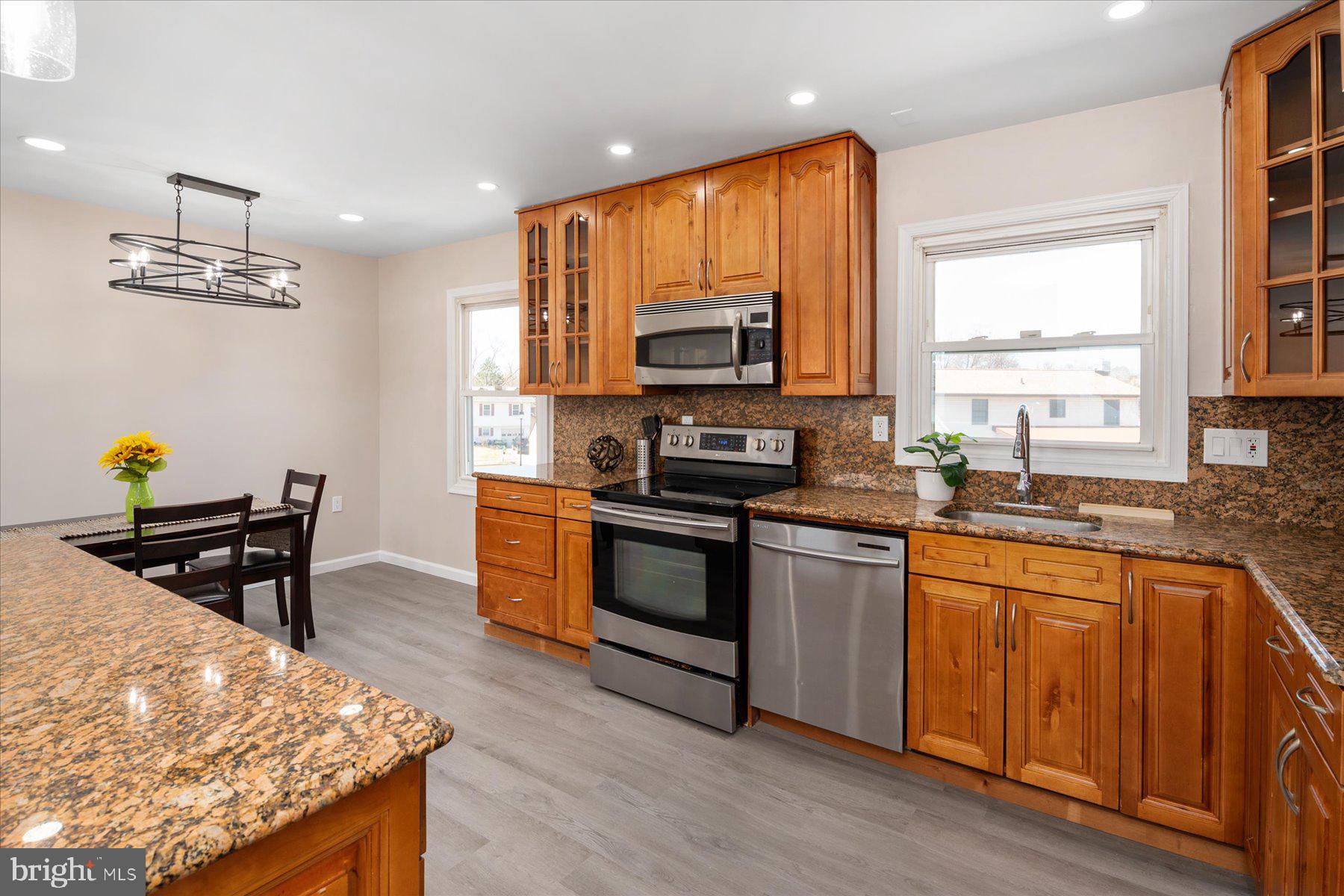 THE PROVINCES - Residential