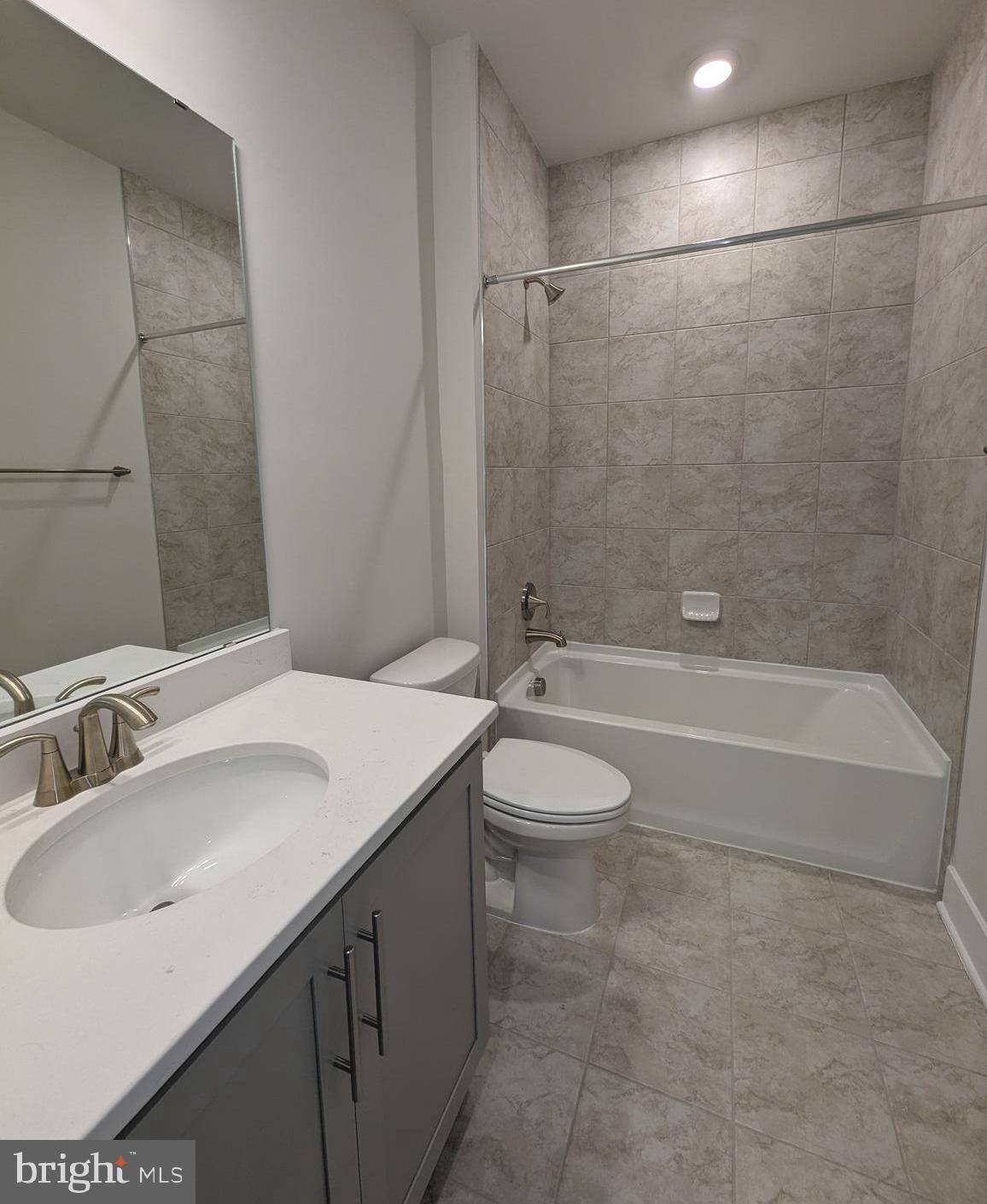 ROBINSONS PARADISE - Residential Lease