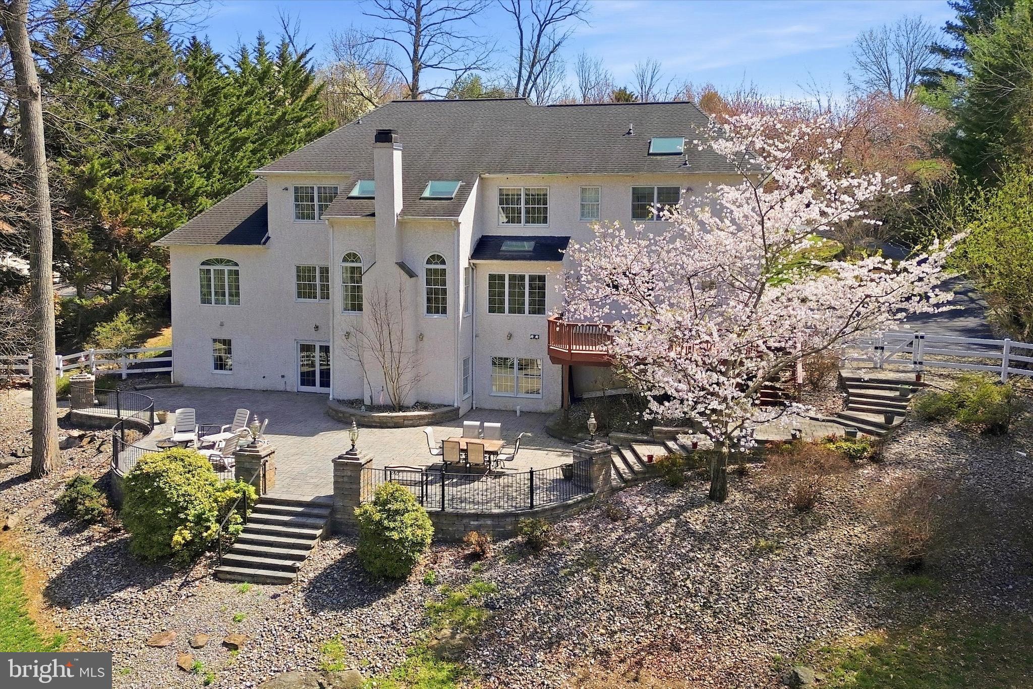 LAKERIDGE - Residential