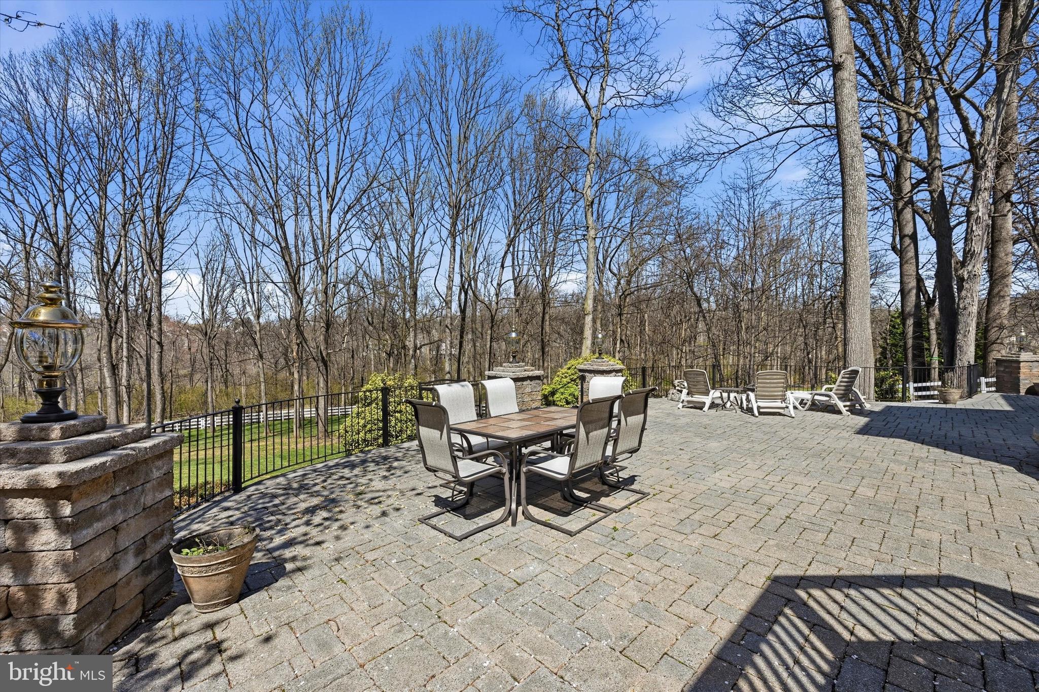 LAKERIDGE - Residential