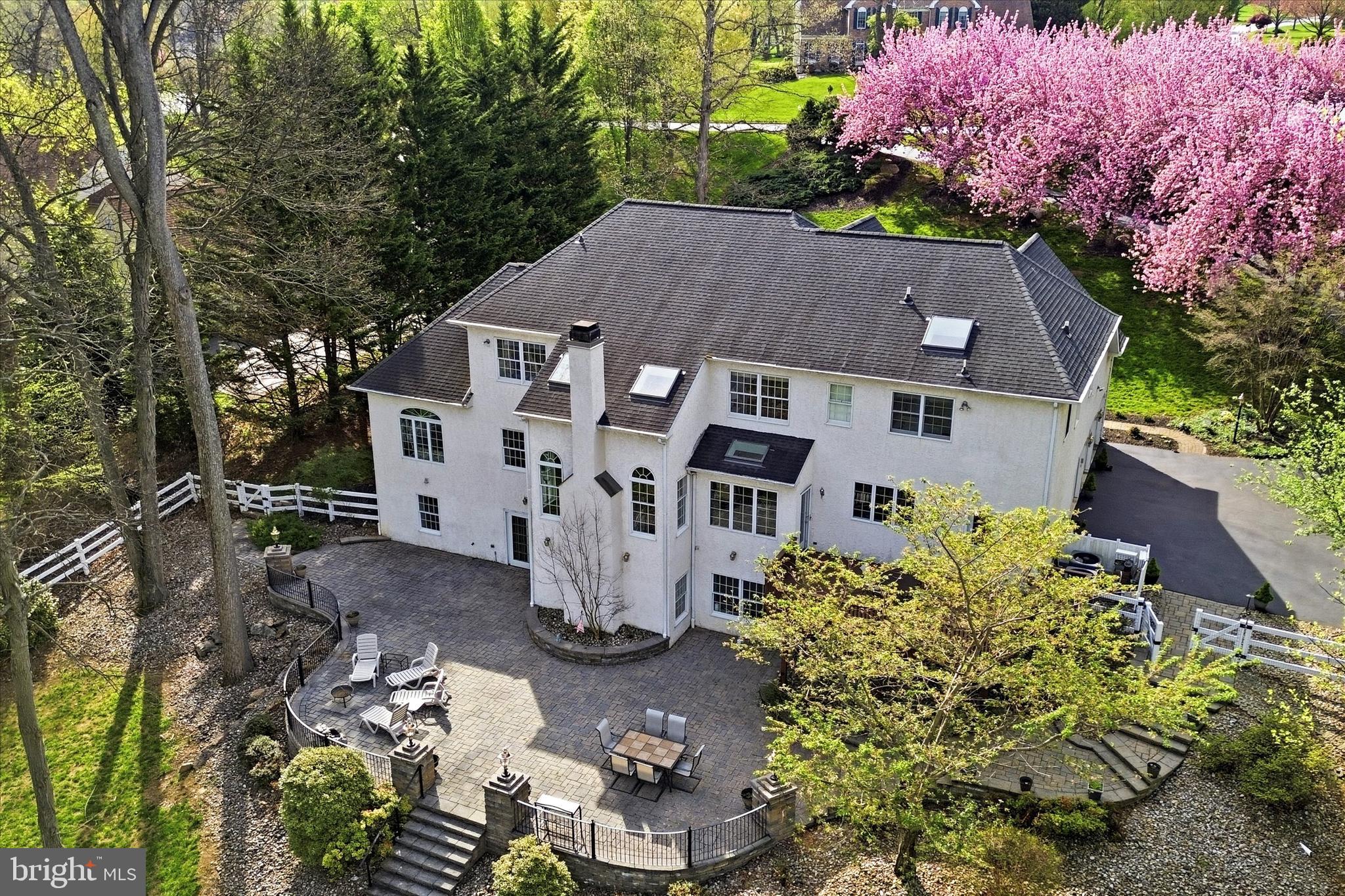 LAKERIDGE - Residential