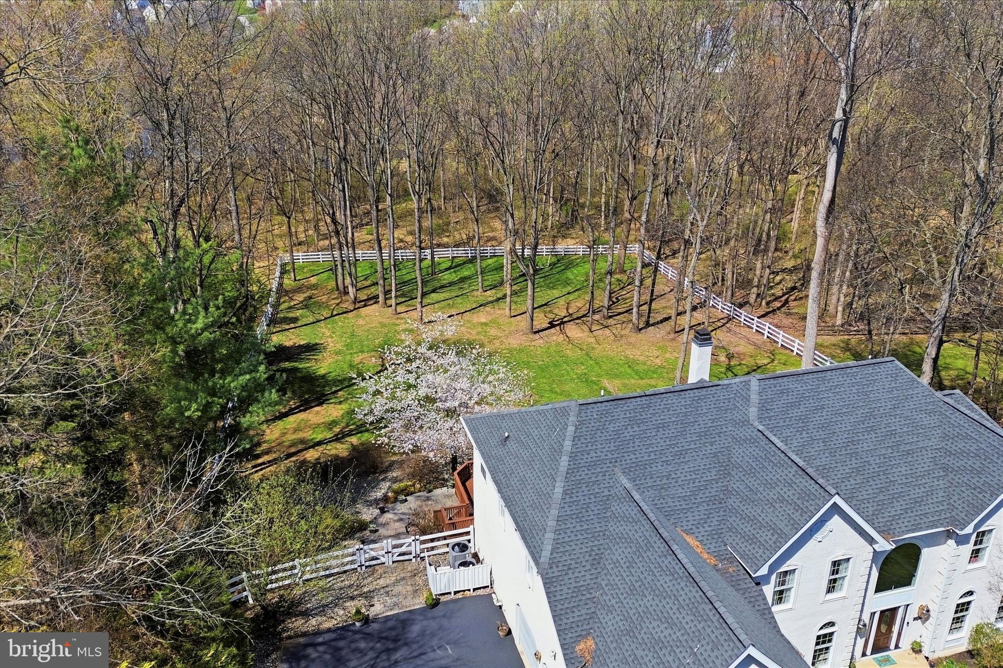 LAKERIDGE - Residential