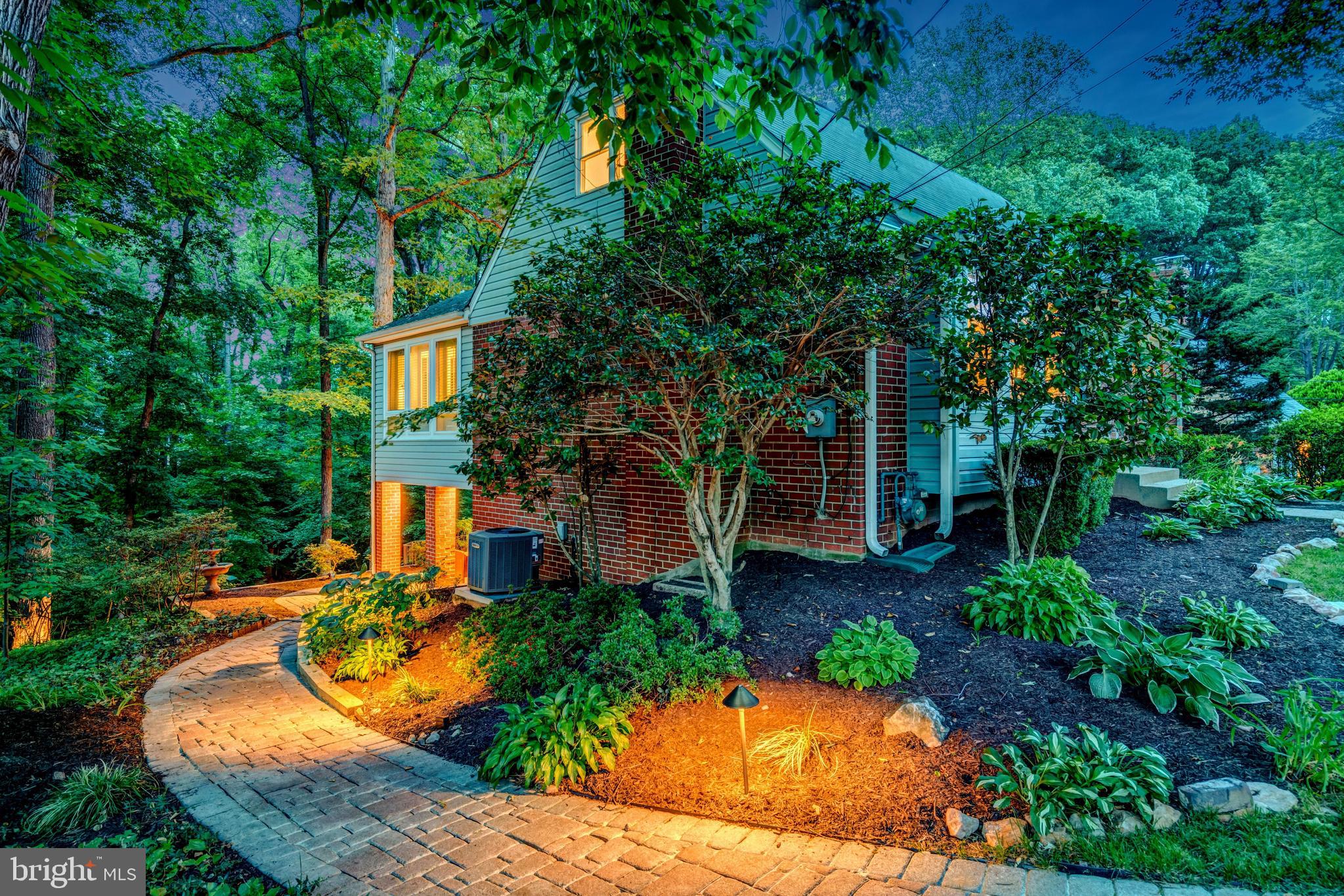 8640 VICTORIA ROAD