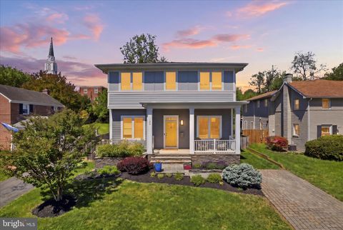 Photo of 1124 N Kentucky Street, ARLINGTON, VA 22205 (MLS # VAAR2072644)