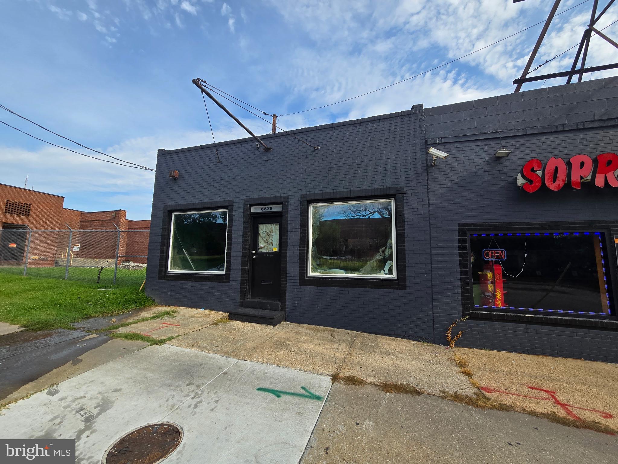 4,175 SF flex space available on high-traffic Hollabird Ave. Ideal for a variety of uses such as storage, warehouse, etc. Excellent visibility with easy access to I-95, and I-895.