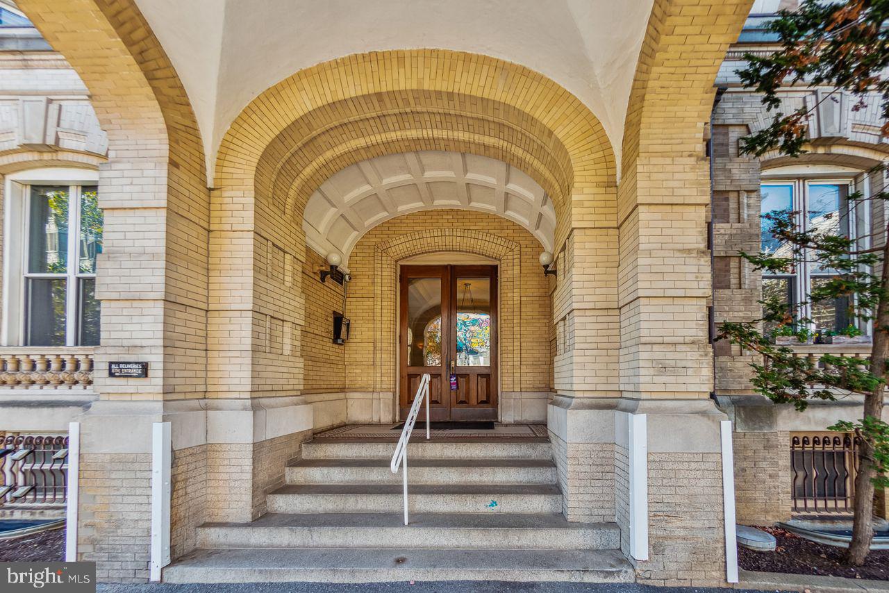 1851 COLUMBIA ROAD NW 400