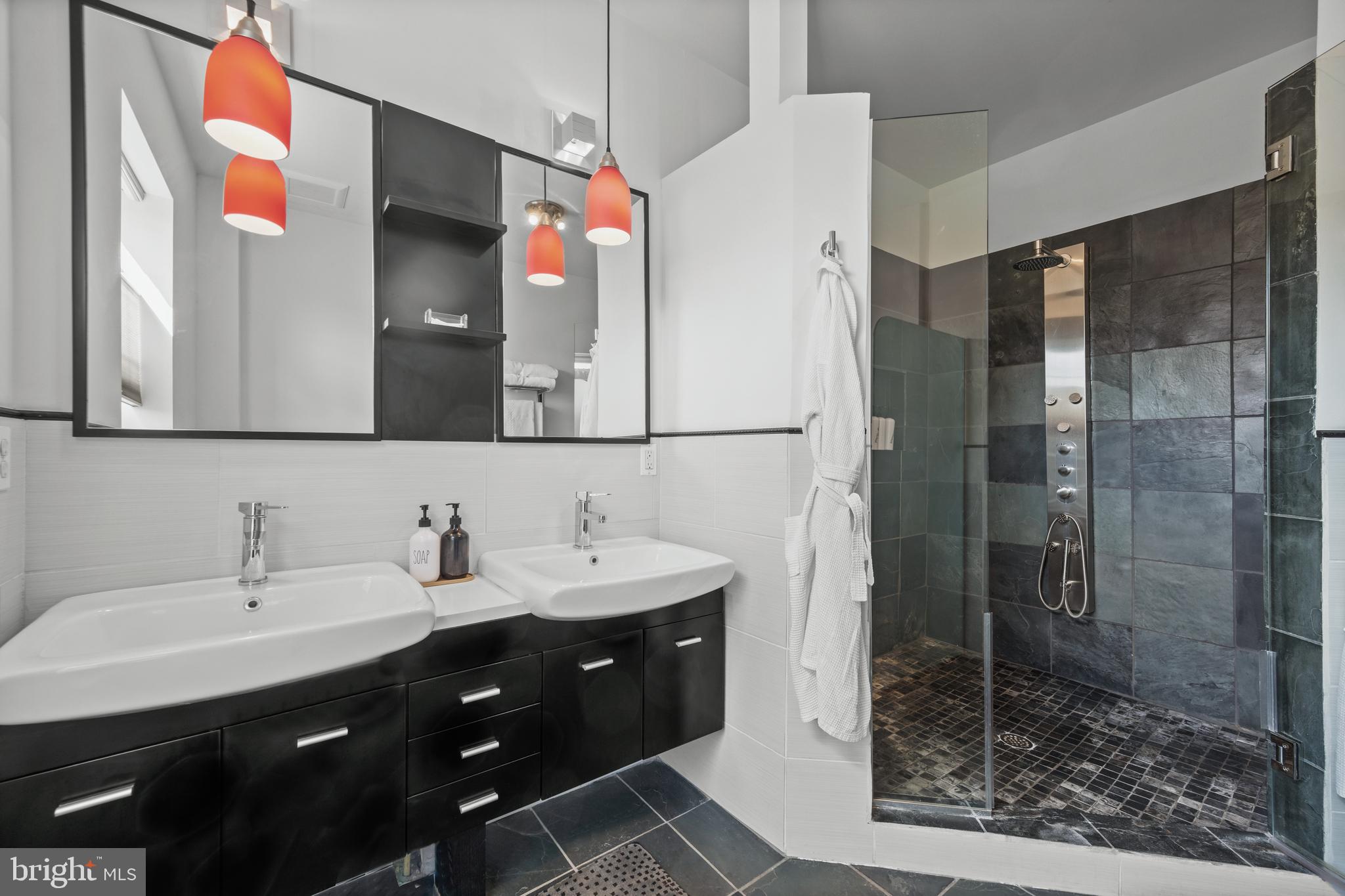 LITTLE ITALY - Residential