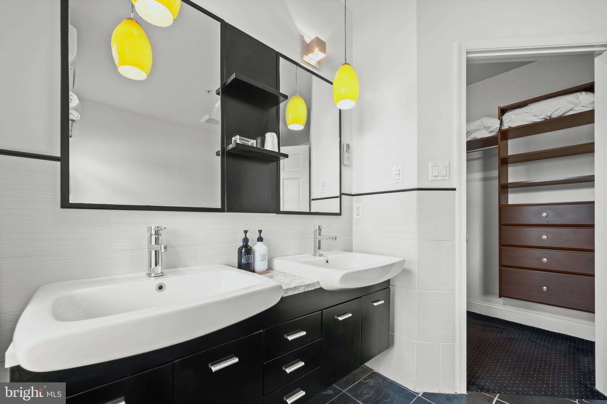LITTLE ITALY - Residential