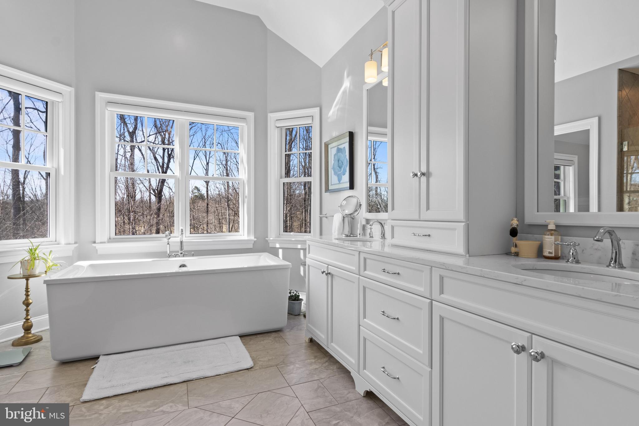 RADNOR HUNT - Residential